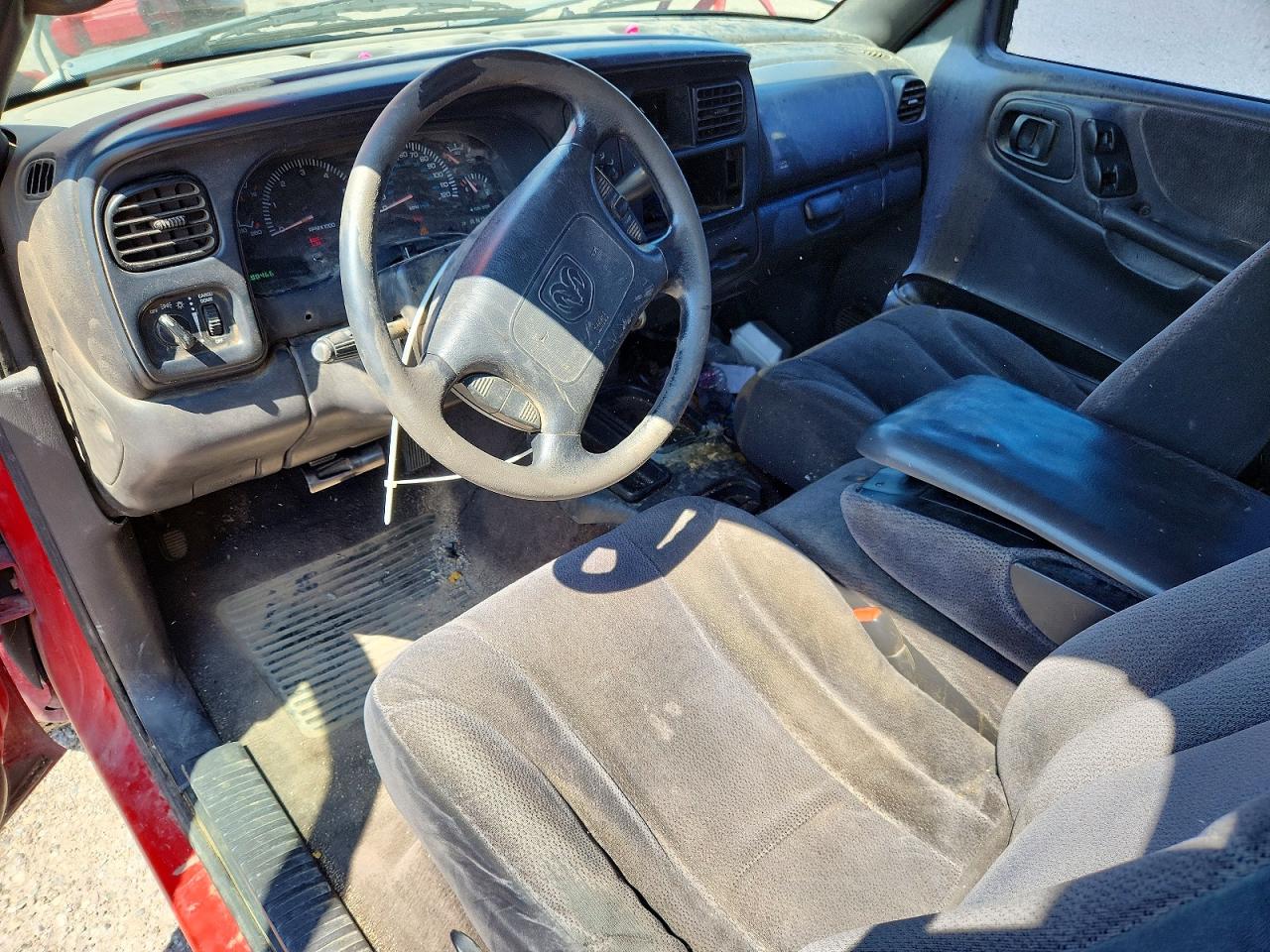 2000 Dodge Dakota Red vin: 1B7GL22X6YS667408