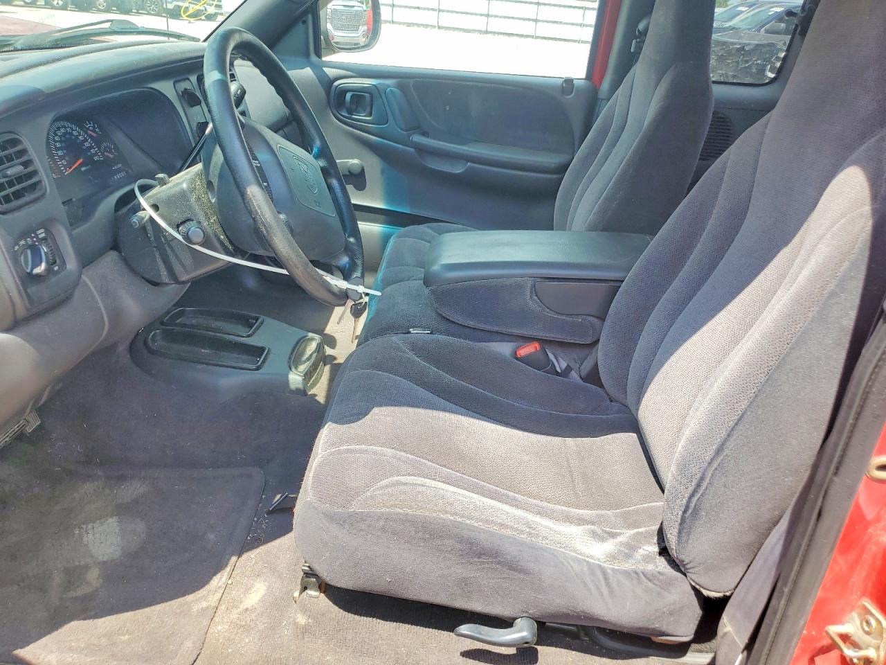 2000 Dodge Dakota Red vin: 1B7GL22X9YS755997