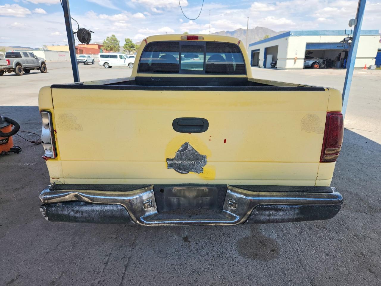 1997 Dodge Dakota Yellow vin: 1B7GL23X5VS108734