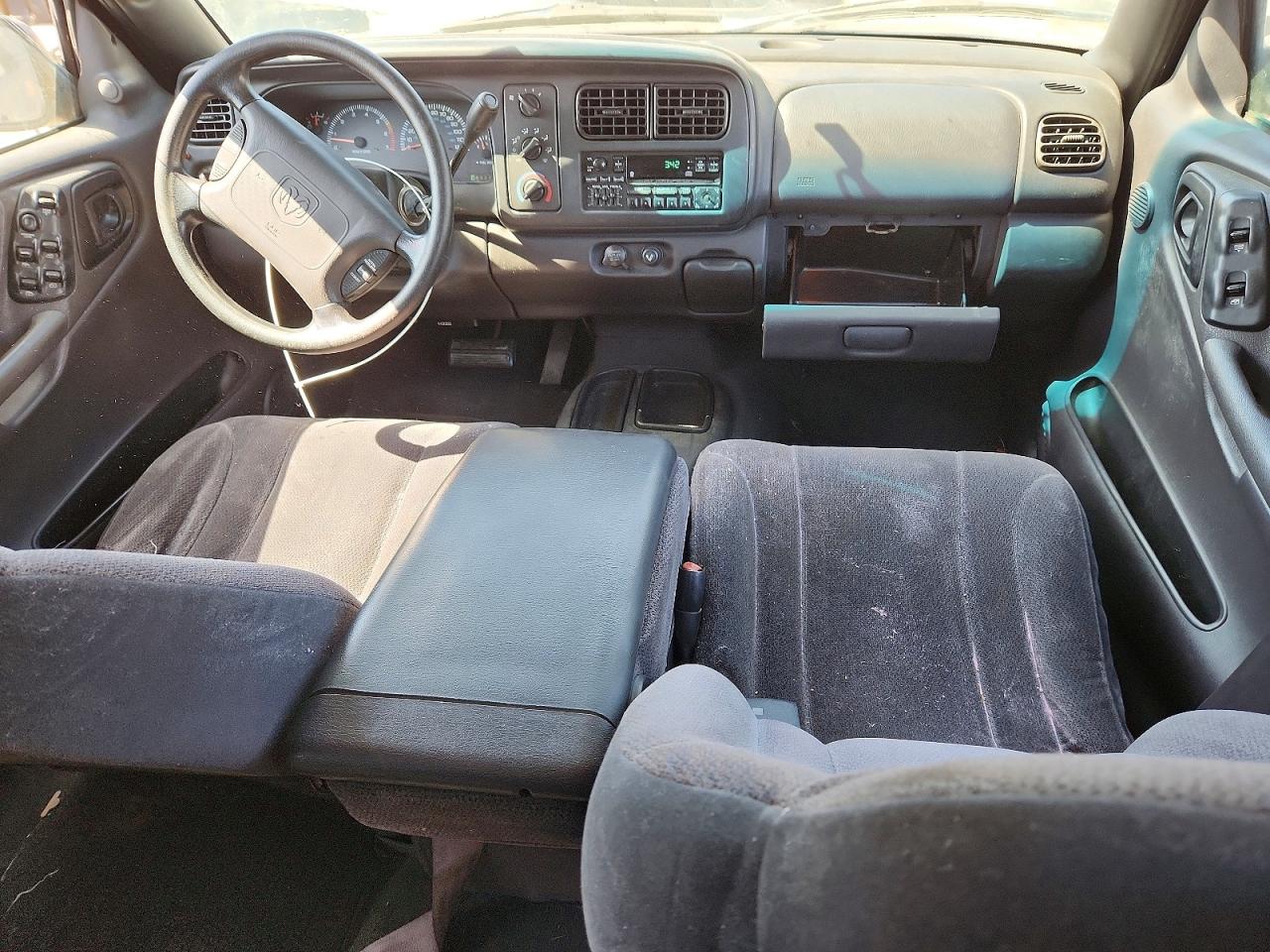 2000 Dodge Dakota Quad Burgundy vin: 1B7GL2AN7YS691359