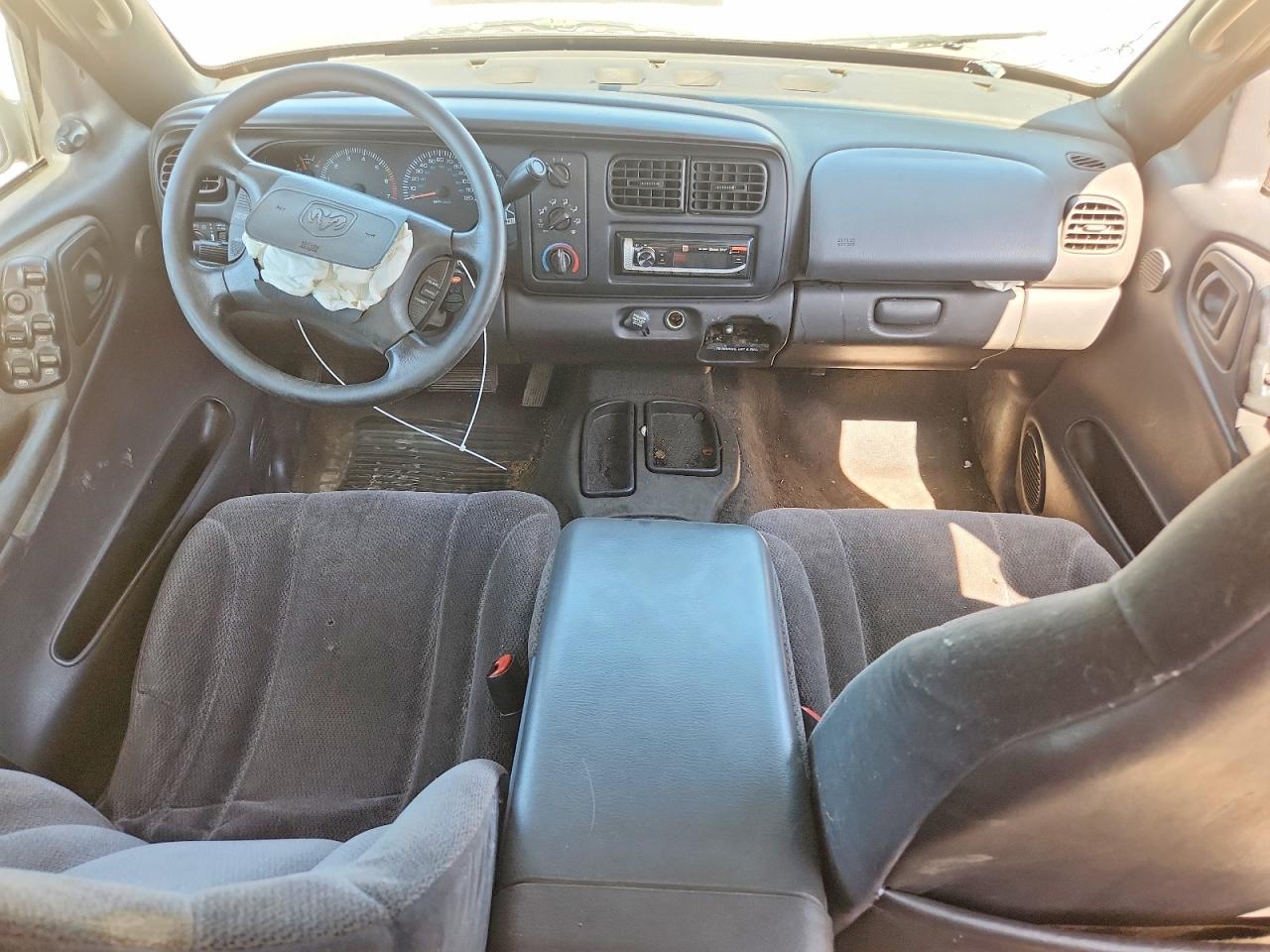2000 Dodge Dakota Quad Burgundy vin: 1B7GL2ANXYS744328