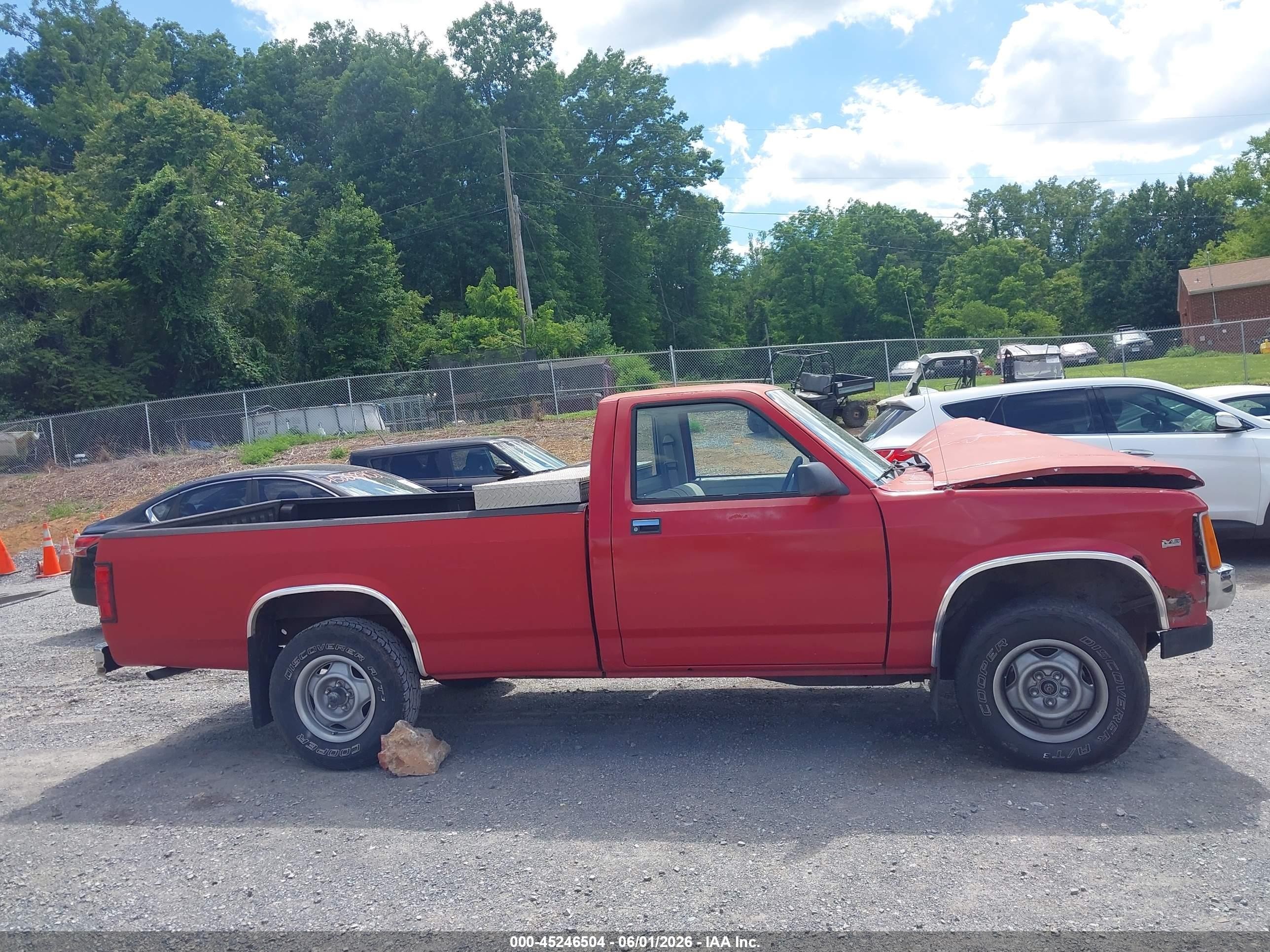 1988 Dodge Dakota   Red vin: 1B7GR14X8JS608887
