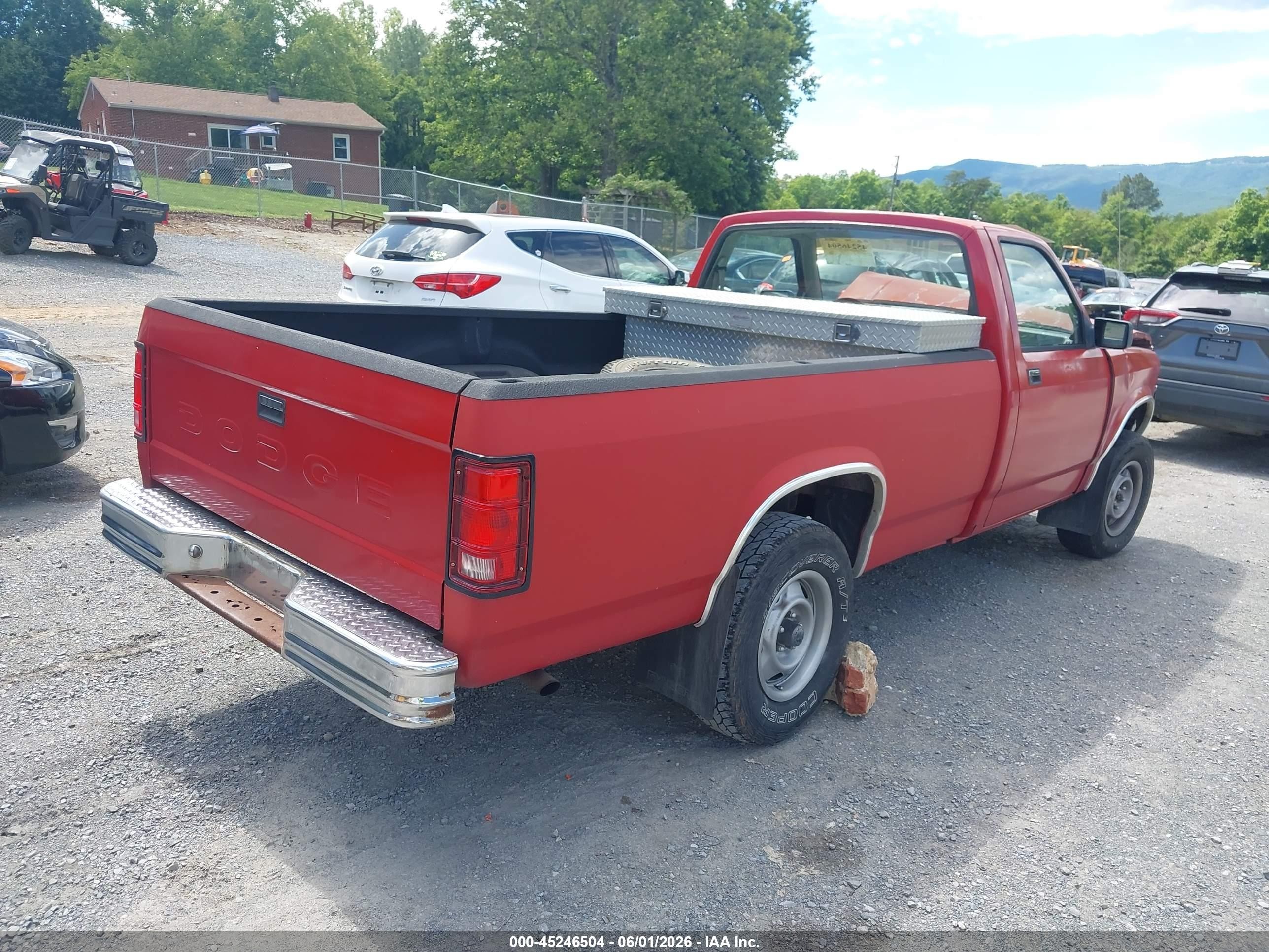 1988 Dodge Dakota   Red vin: 1B7GR14X8JS608887