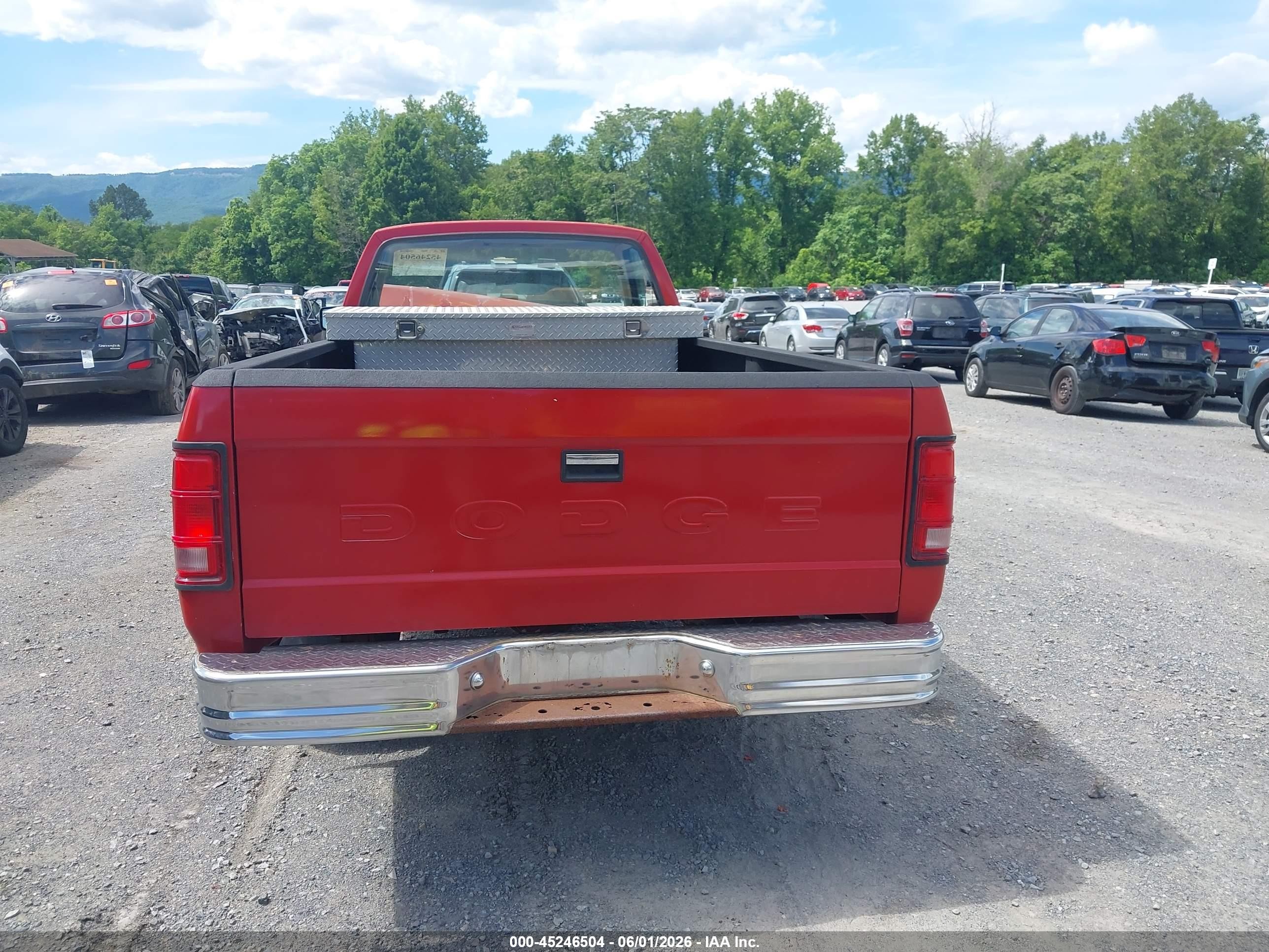 1988 Dodge Dakota   Red vin: 1B7GR14X8JS608887