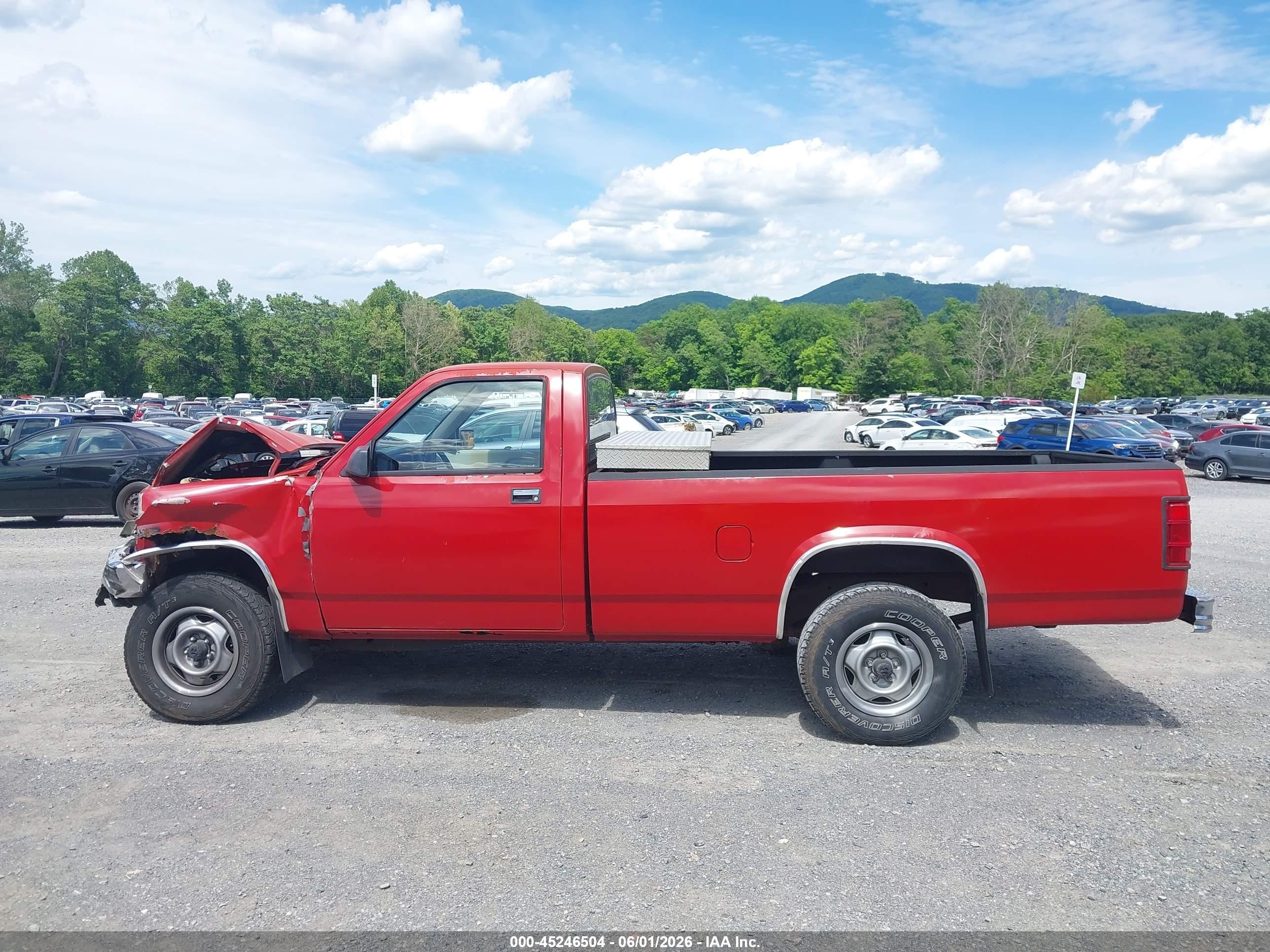 1988 Dodge Dakota   Red vin: 1B7GR14X8JS608887