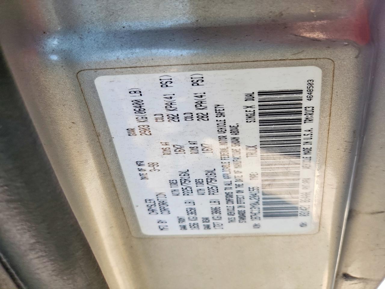 1998 Dodge Ram 1500 Серебряный vin: 1B7HC13Y0WJ204155