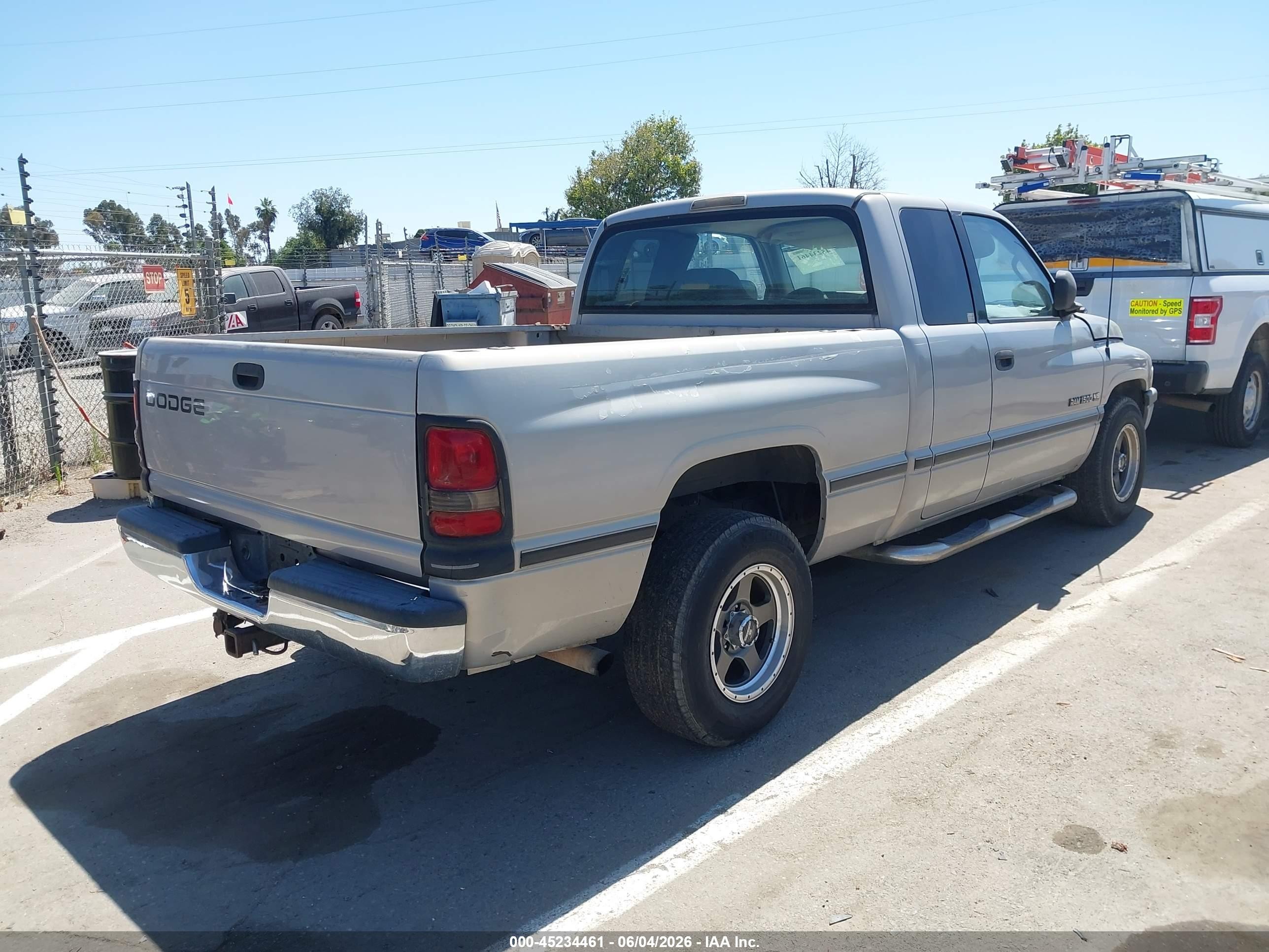 1998 Dodge Ram 1500 St Серебряный vin: 1B7HC13Y1WJ198303