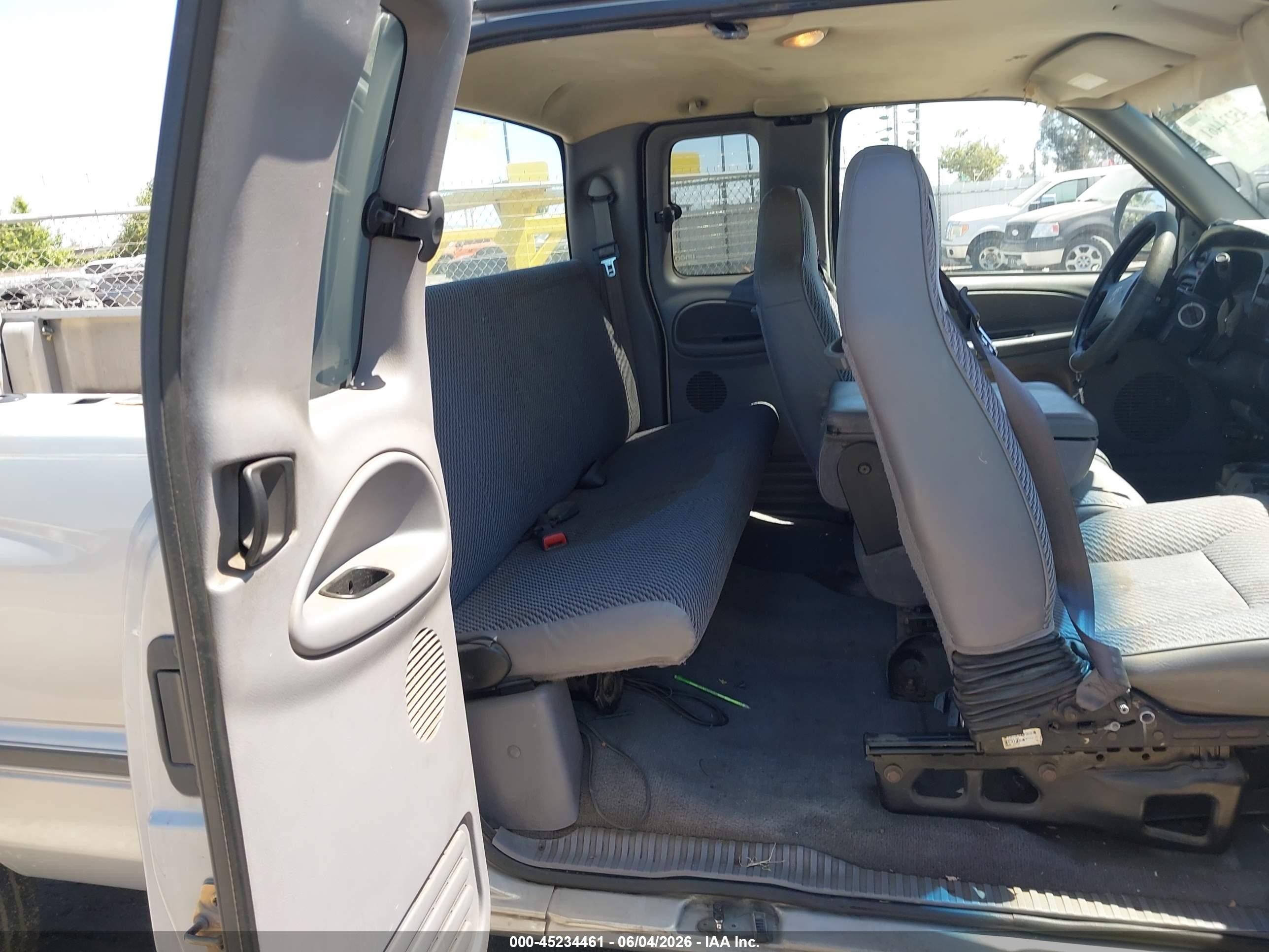 1998 Dodge Ram 1500 St Серебряный vin: 1B7HC13Y1WJ198303