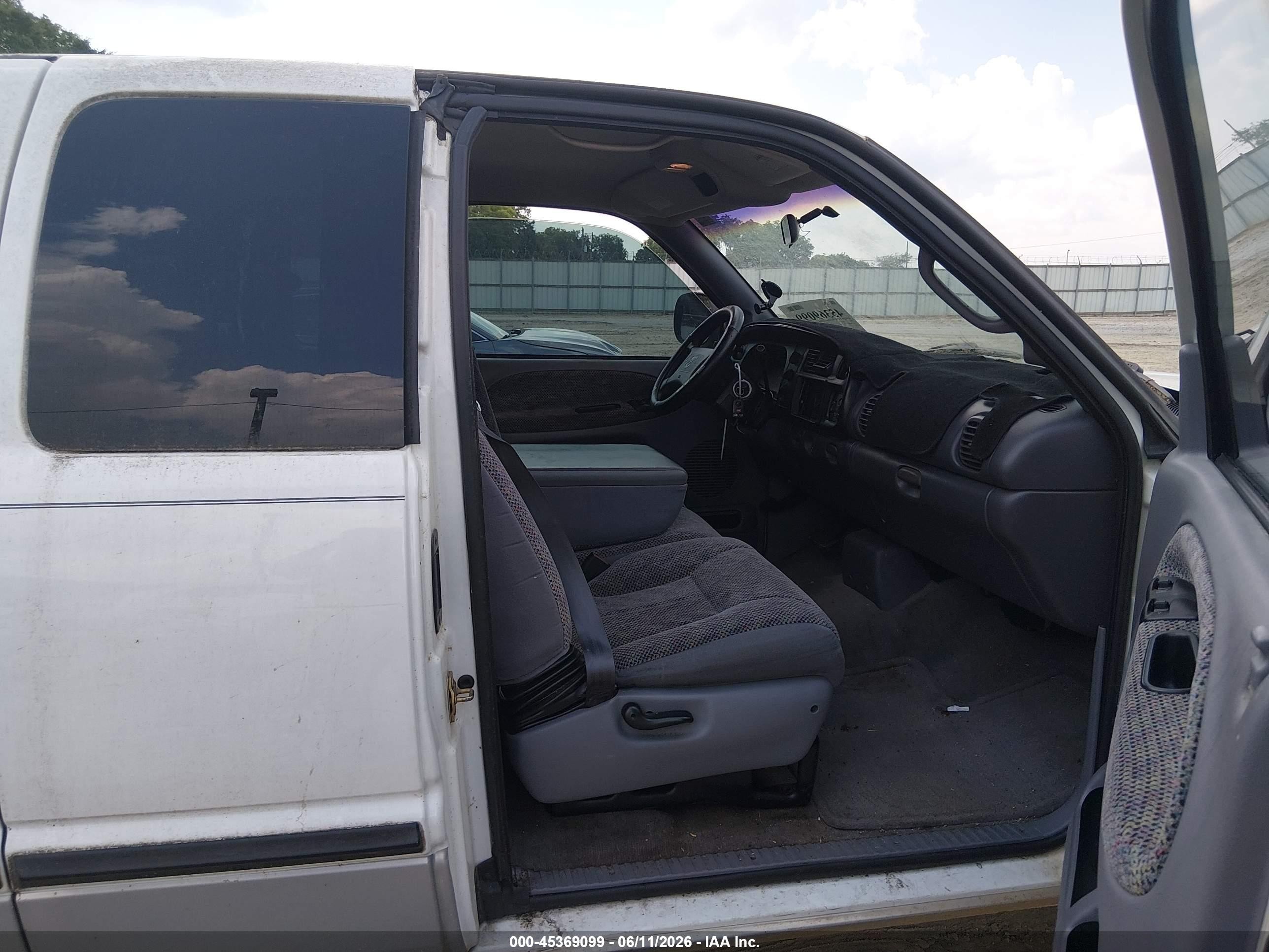 1998 Dodge Ram 1500 St White vin: 1B7HC13YXWJ193889