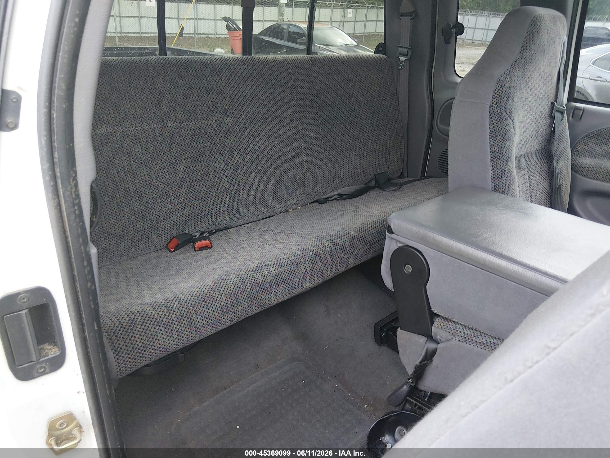 1998 Dodge Ram 1500 St White vin: 1B7HC13YXWJ193889