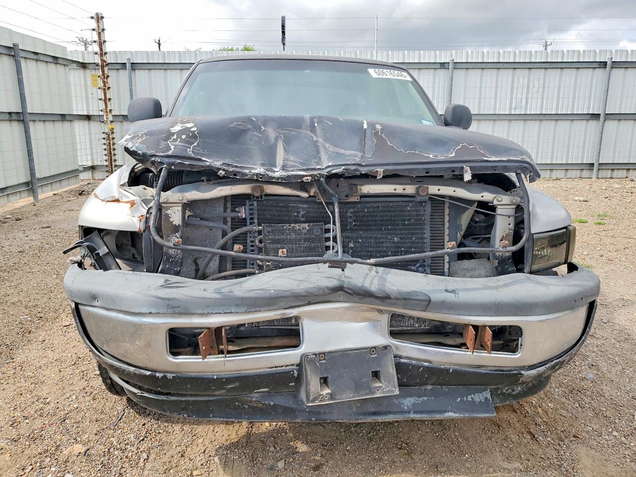 1999 Dodge Ram 1500 Серебряный vin: 1B7HC13Z3XJ508364