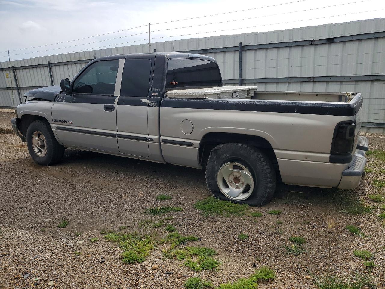 1999 Dodge Ram 1500 Серебряный vin: 1B7HC13Z3XJ508364