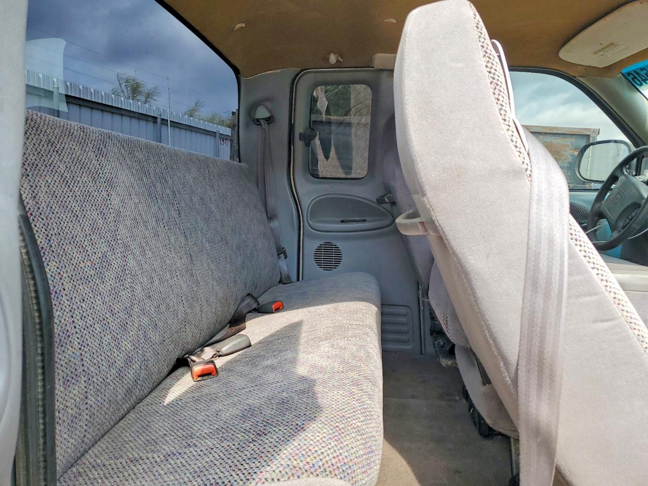 1999 Dodge Ram 1500 Серебряный vin: 1B7HC13Z3XJ508364