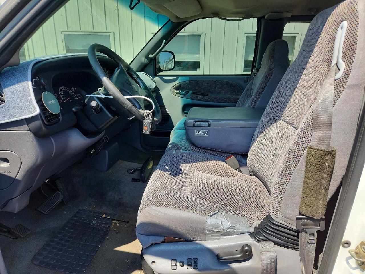 1998 Dodge Ram 1500 White vin: 1B7HC13Z5WJ102679