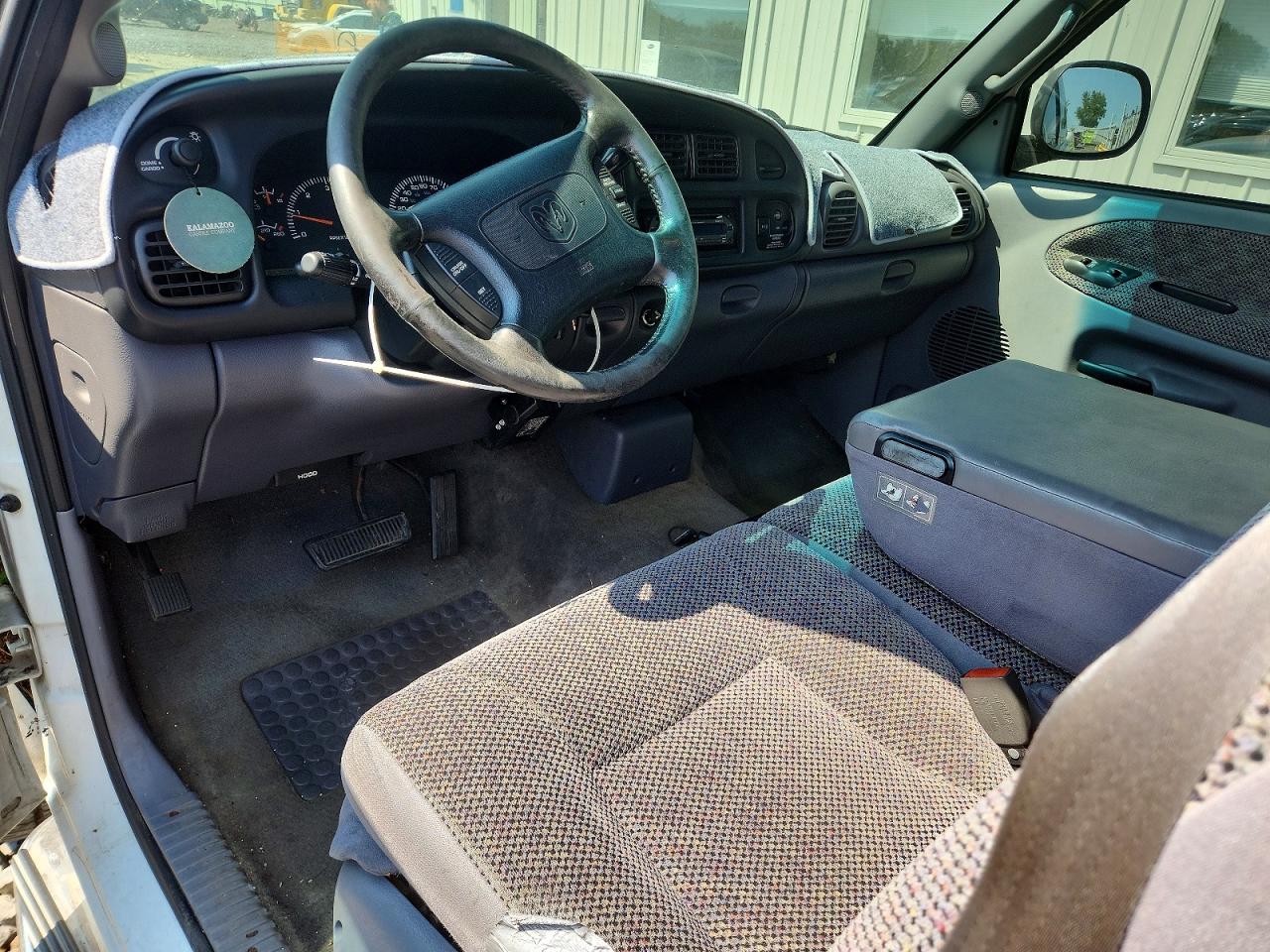 1998 Dodge Ram 1500 White vin: 1B7HC13Z5WJ102679
