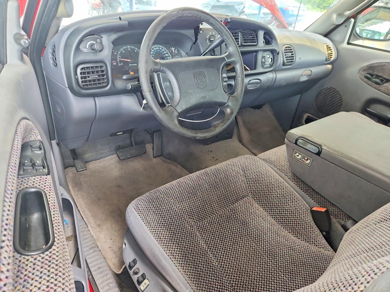 1998 Dodge Ram 1500 Red vin: 1B7HC13Z8WJ215106