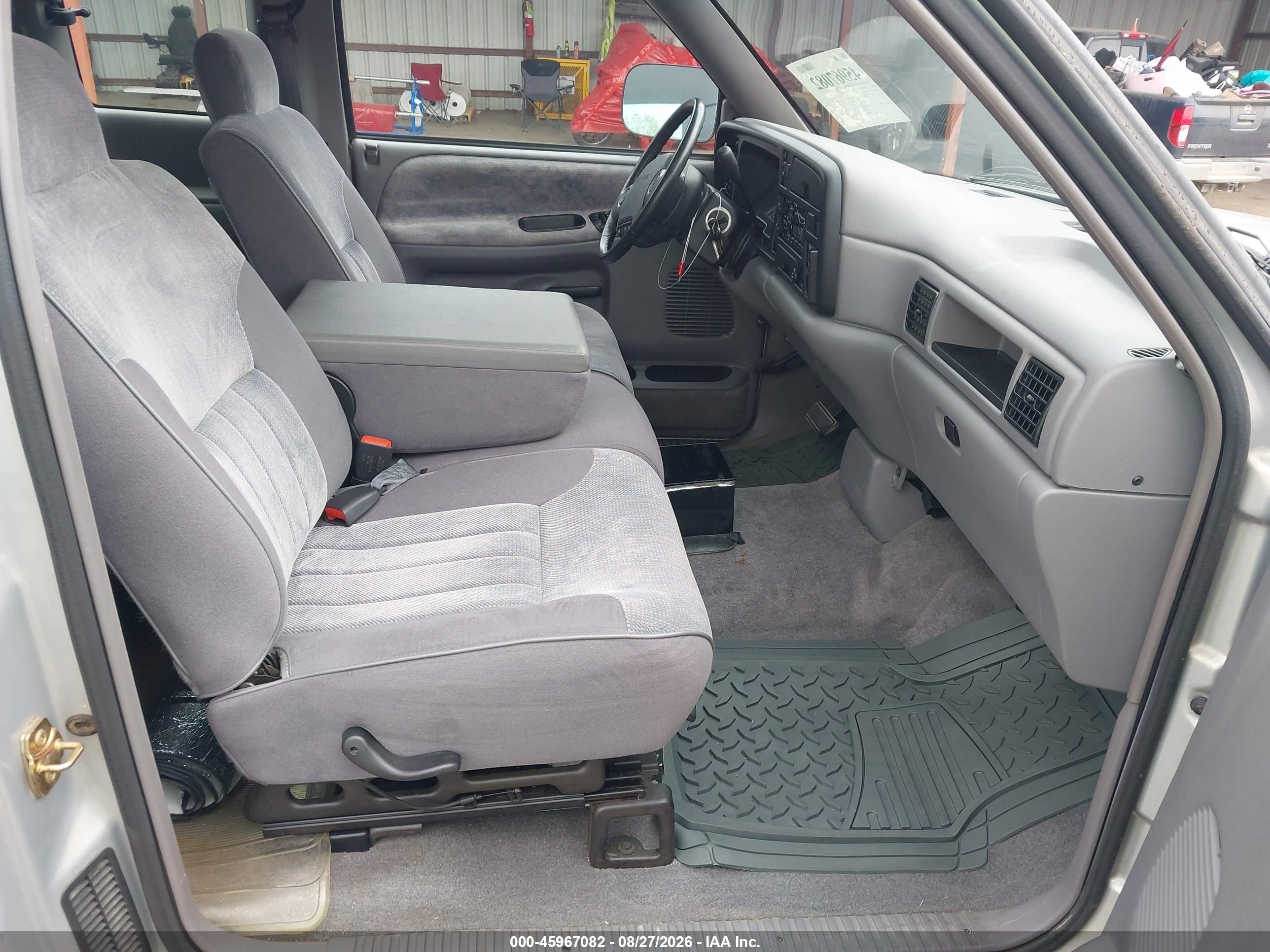 1996 Dodge Ram 1500   Серебряный vin: 1B7HC13Z9TJ146485