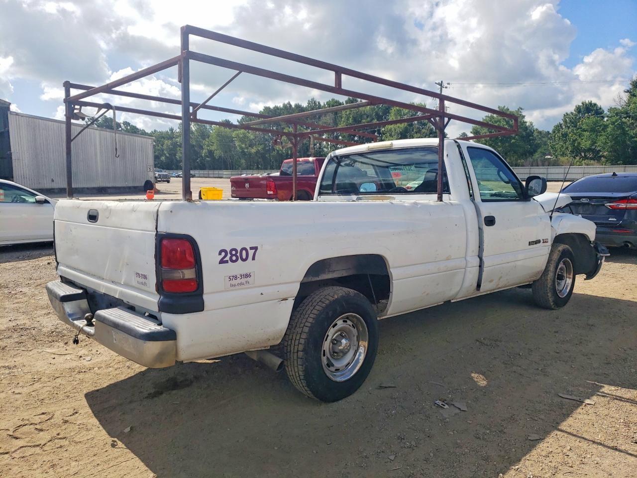 1998 Dodge Ram 1500 White vin: 1B7HC16X0WS738639