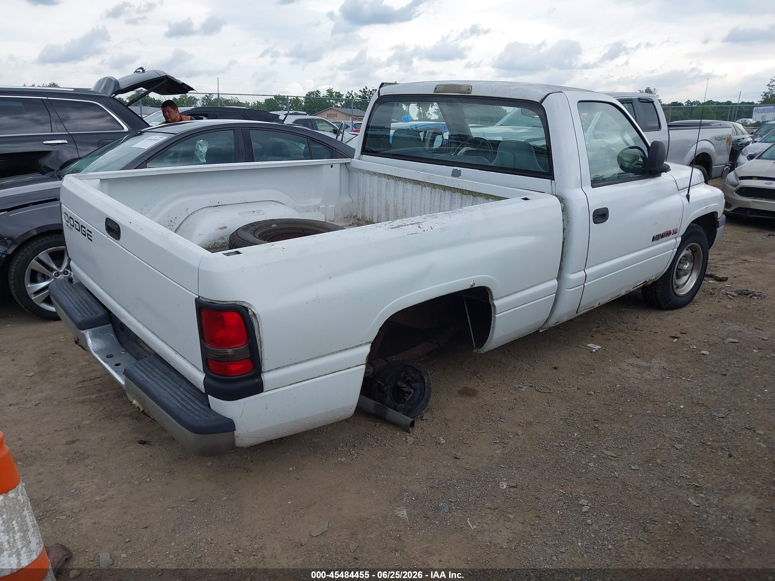1999 Dodge Ram 1500 St/work Special White vin: 1B7HC16X2XS101589