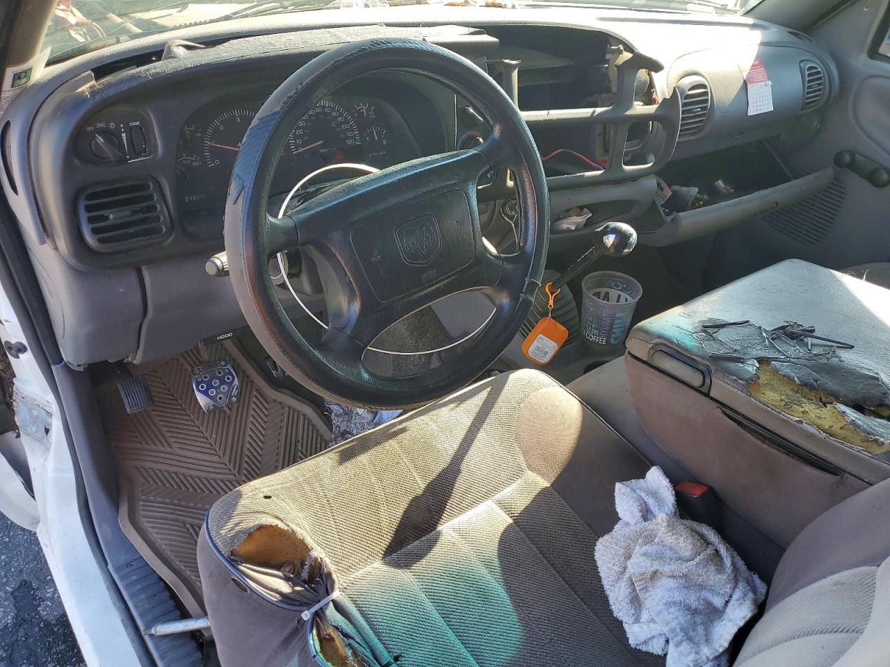 2001 Dodge Ram 1500 White vin: 1B7HC16X61S216753