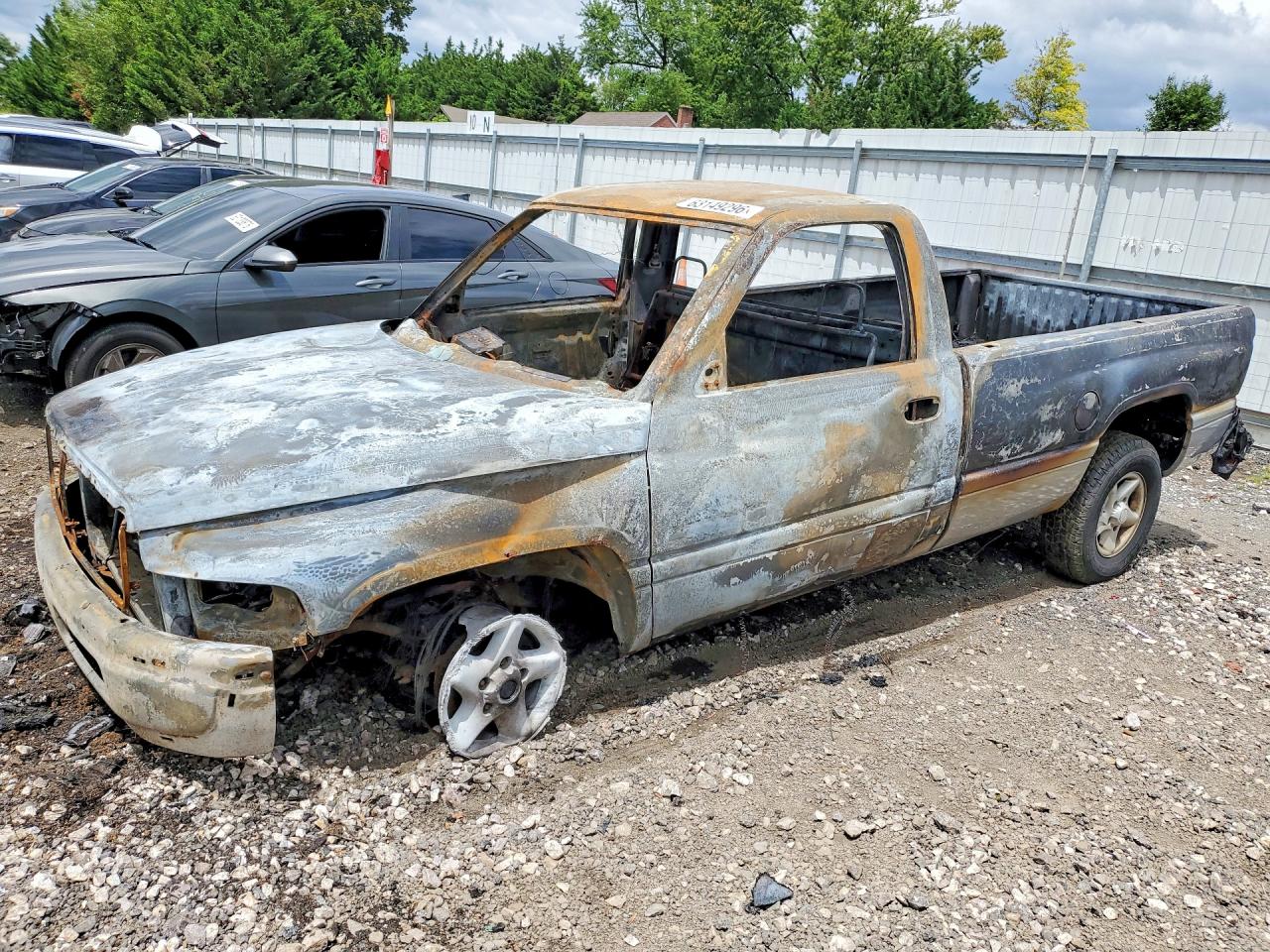 1999 Dodge Ram 1500 Silver vin: 1B7HC16X9XS268032