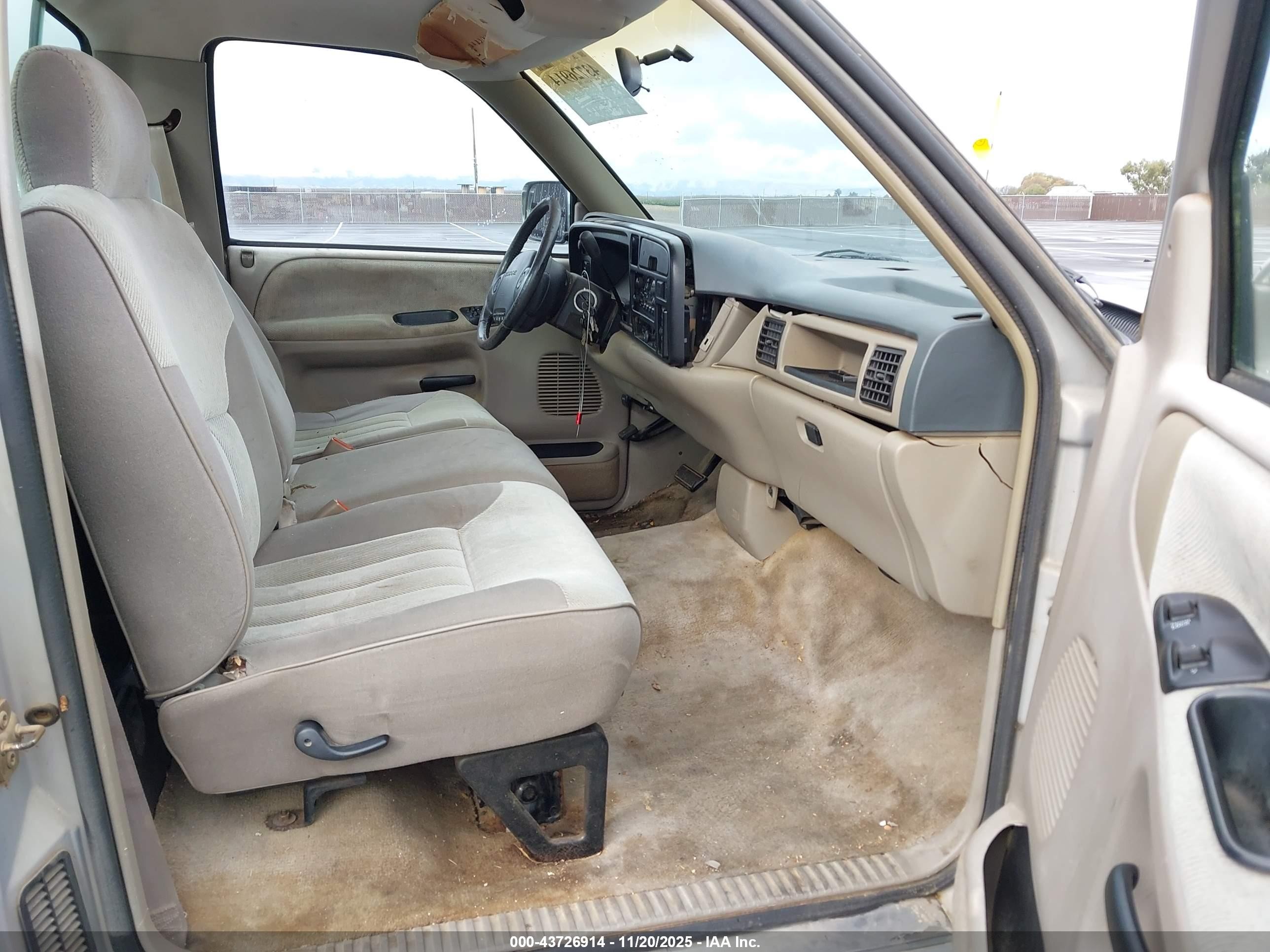 1994 Dodge Ram 1500   Silver vin: 1B7HC16Y0RS597004