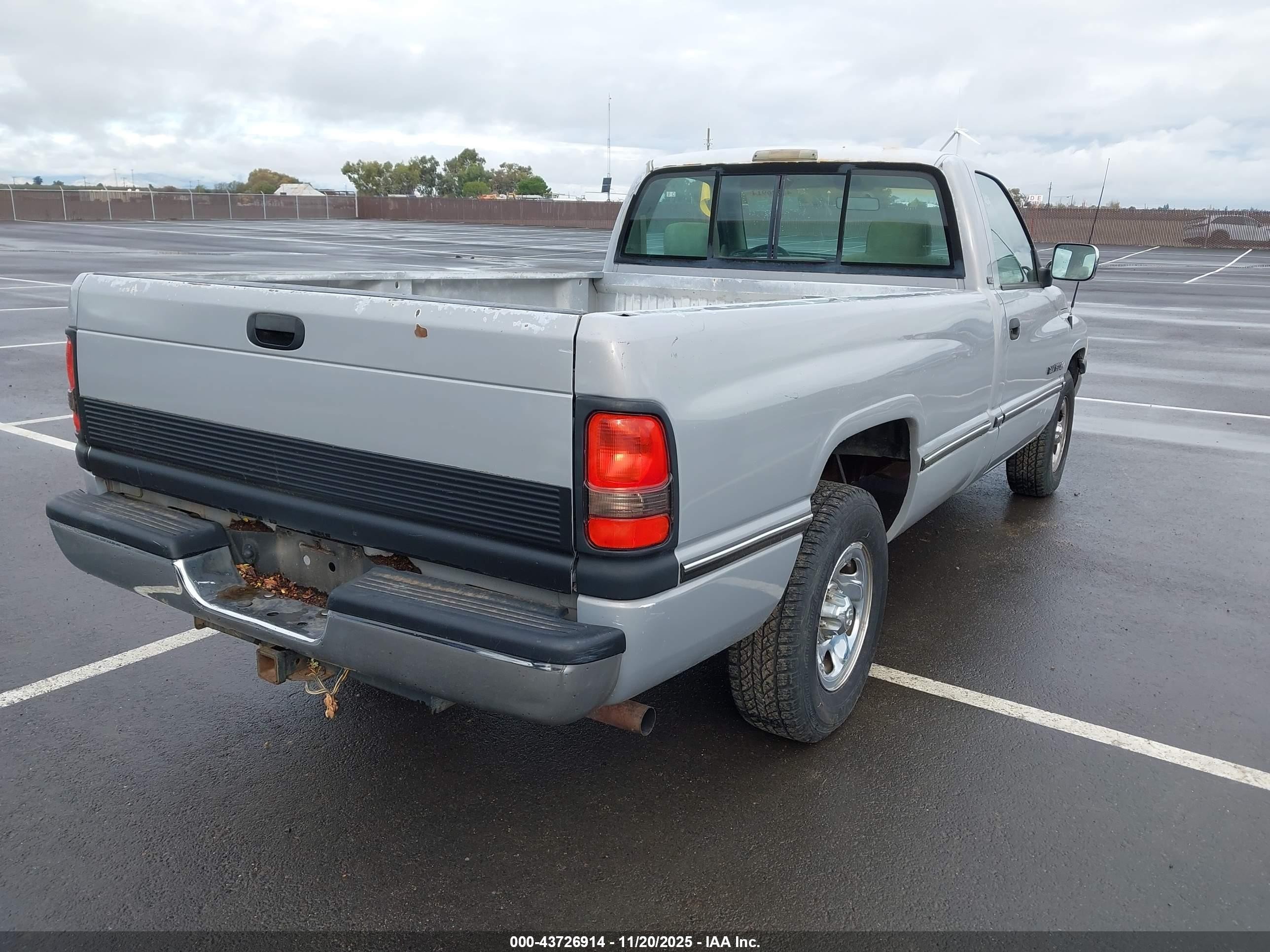 1994 Dodge Ram 1500   Silver vin: 1B7HC16Y0RS597004