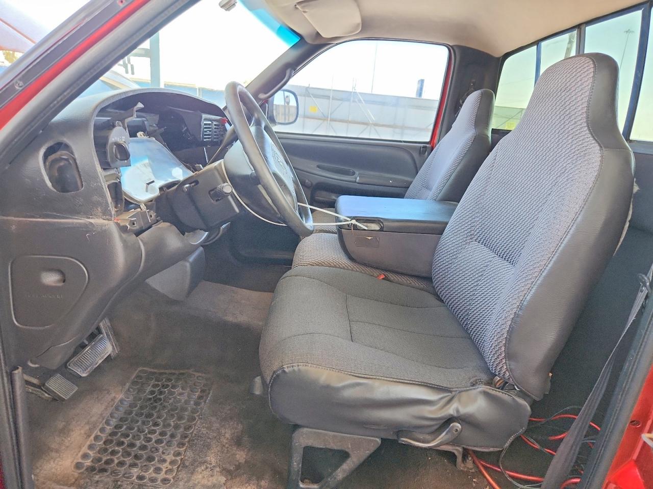 2000 Dodge Ram 1500 Red vin: 1B7HC16Y2YS597147