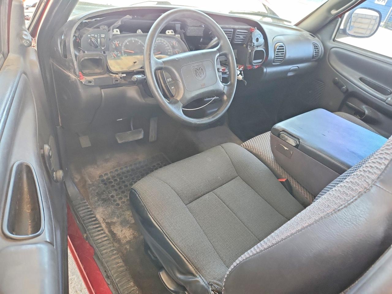 2000 Dodge Ram 1500 Red vin: 1B7HC16Y2YS597147