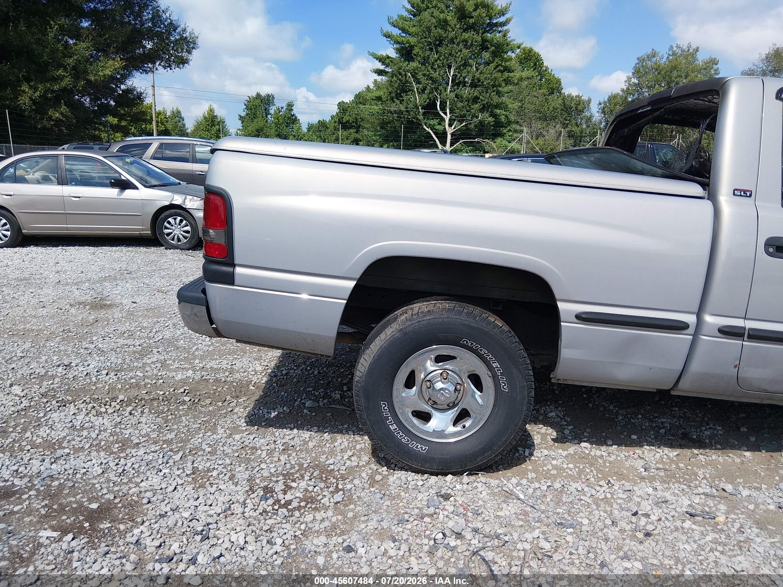 1998 Dodge Ram 1500 St Серебряный vin: 1B7HC16Y3WS734092