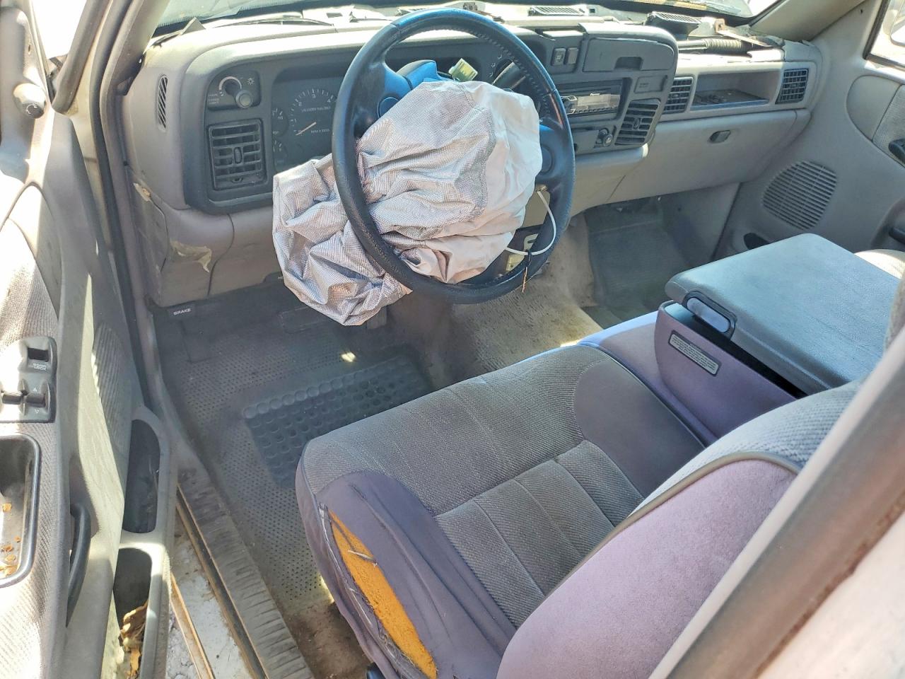 1996 Dodge Ram 1500 Two Tone vin: 1B7HC16Y7TS598075