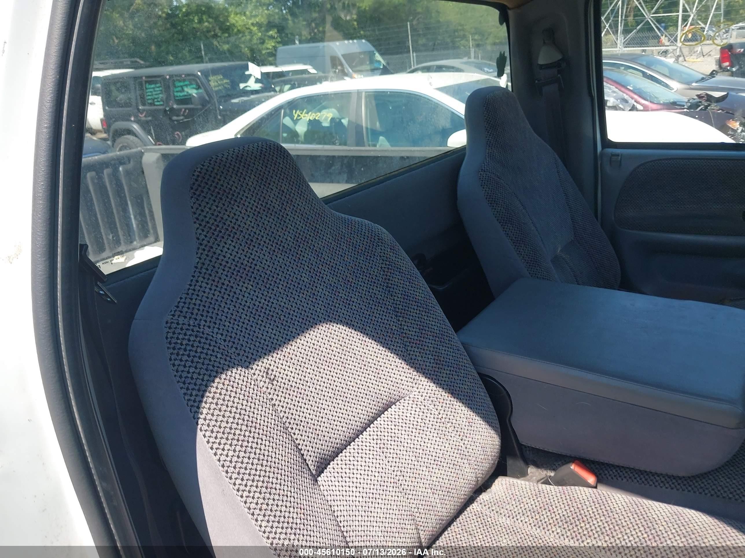 1998 Dodge Ram 1500 St Белый vin: 1B7HC16Y7WS739974