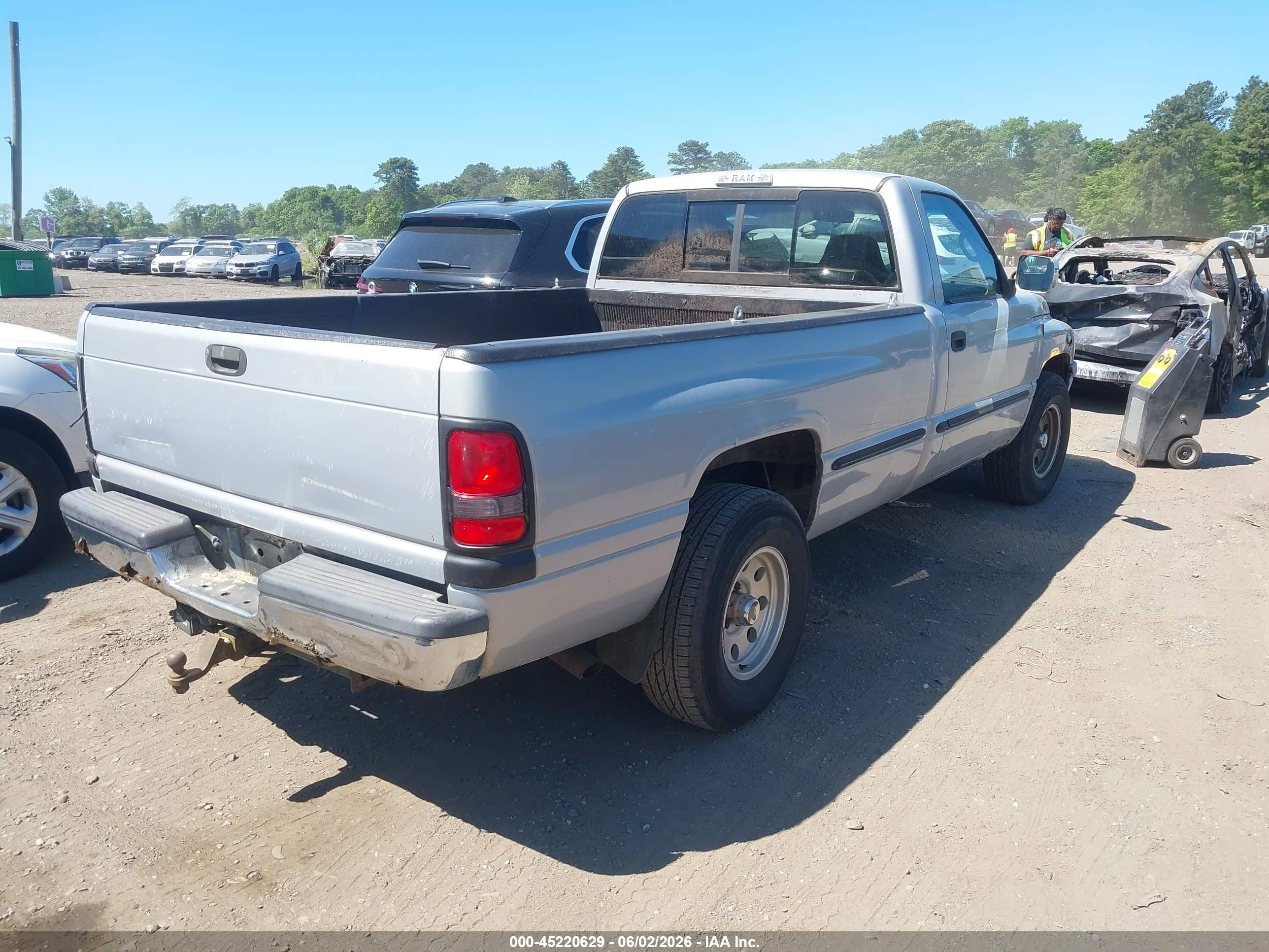 1999 Dodge Ram 1500 St Silver vin: 1B7HC16Y7XS183649