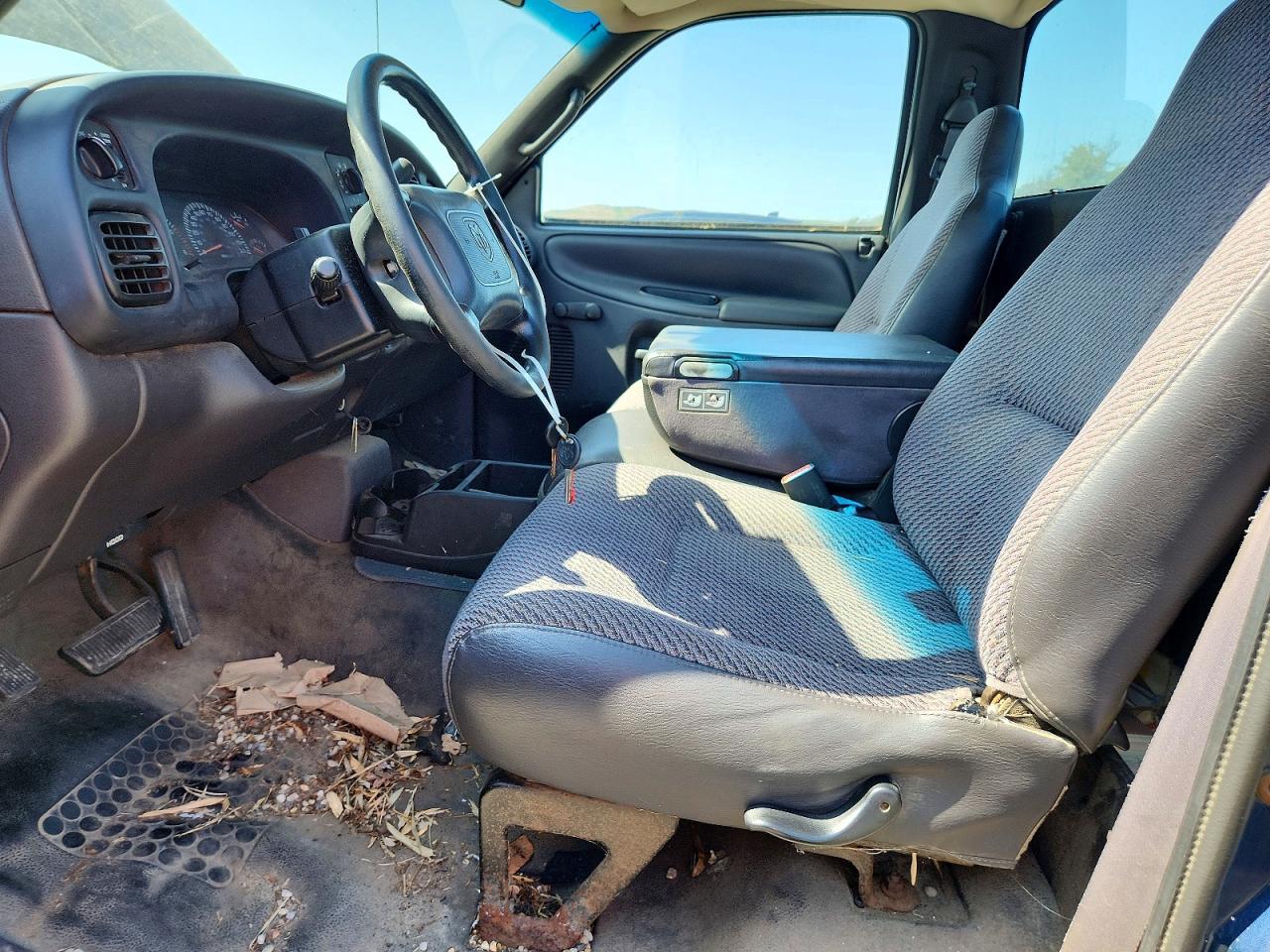 2001 Dodge Ram 1500 Blue vin: 1B7HC16Y81S111866