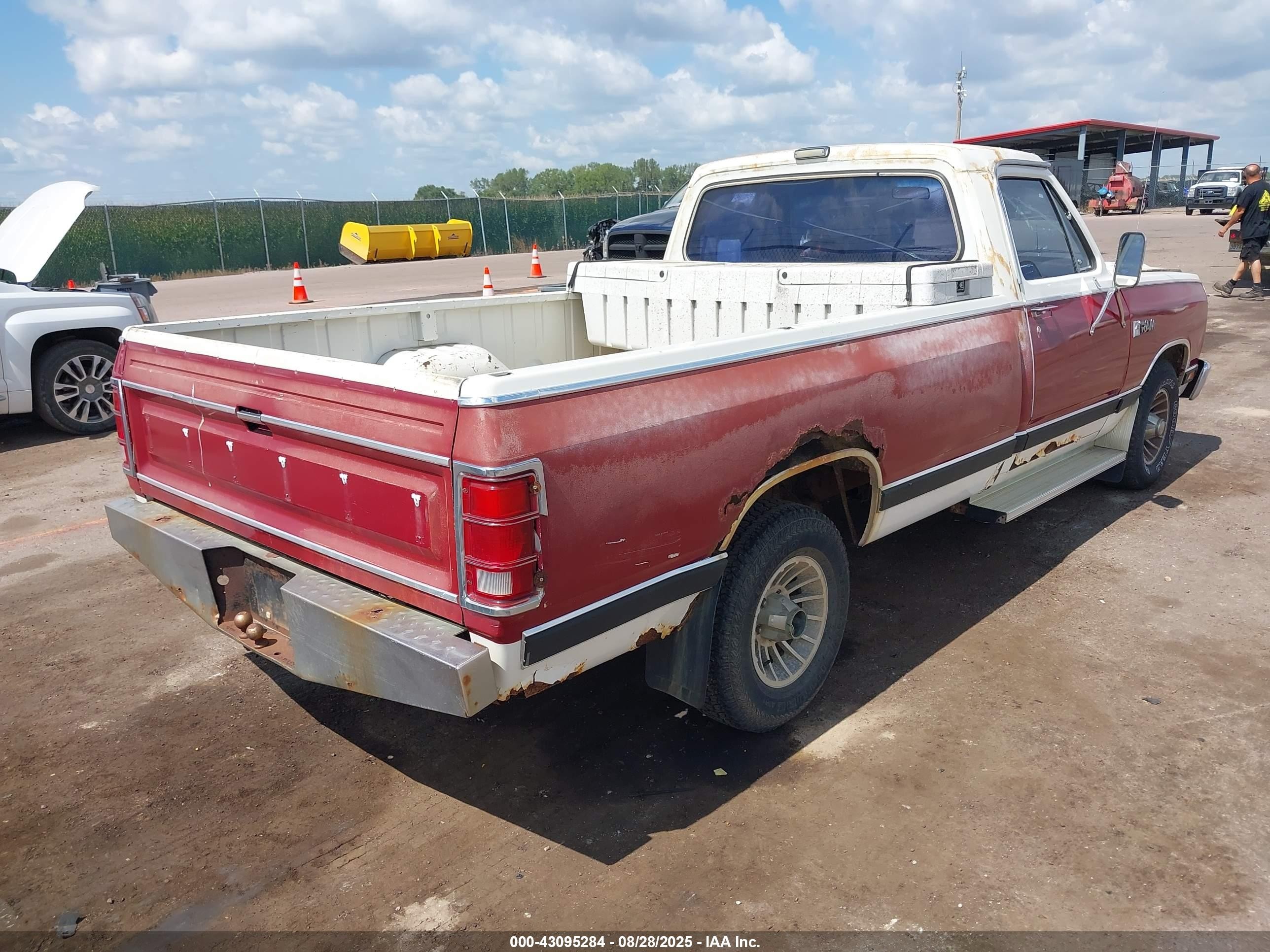 1986 Dodge D-series D150 Red vin: 1B7HD14T2GS100116