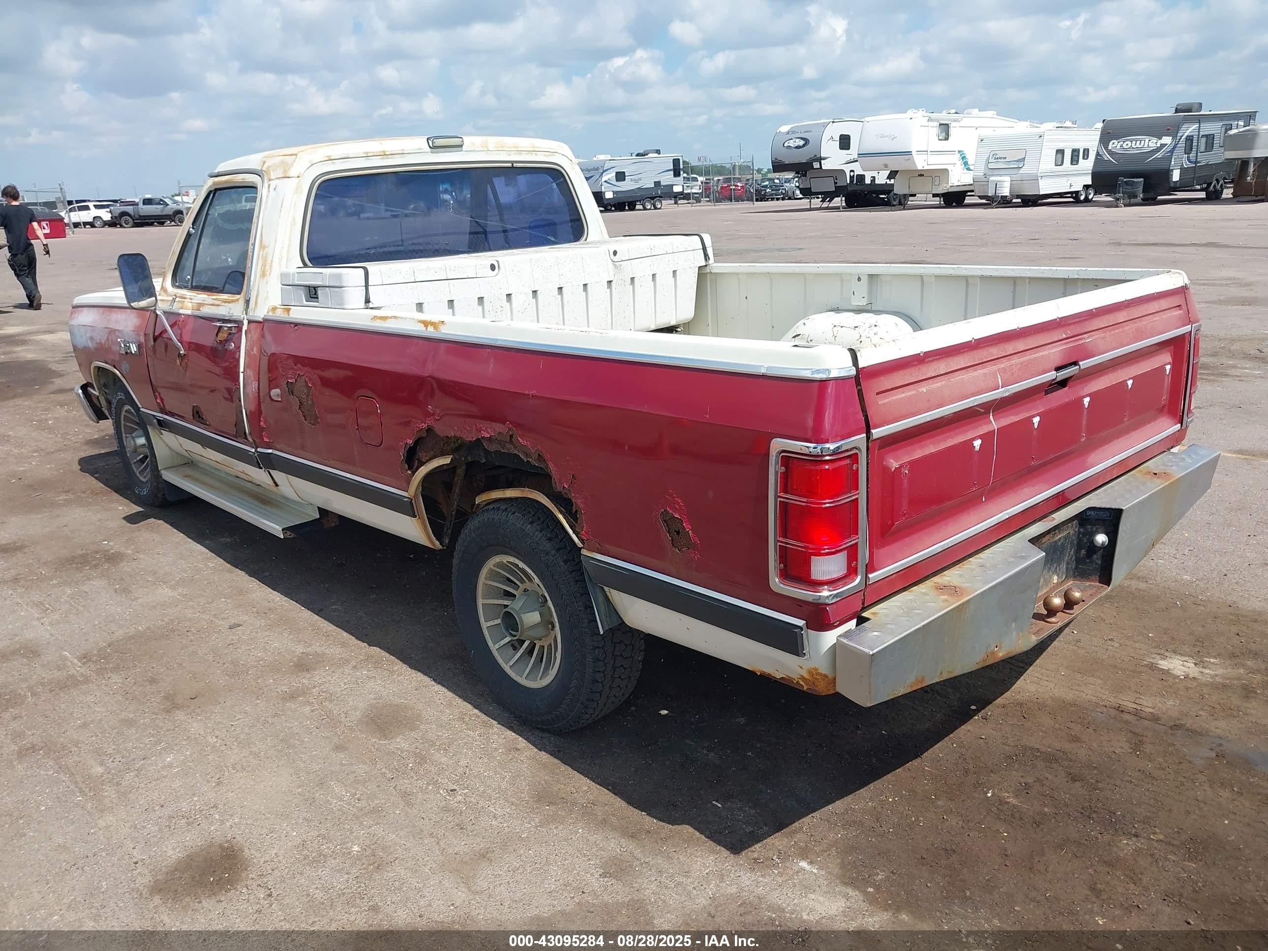 1986 Dodge D-series D150 Red vin: 1B7HD14T2GS100116