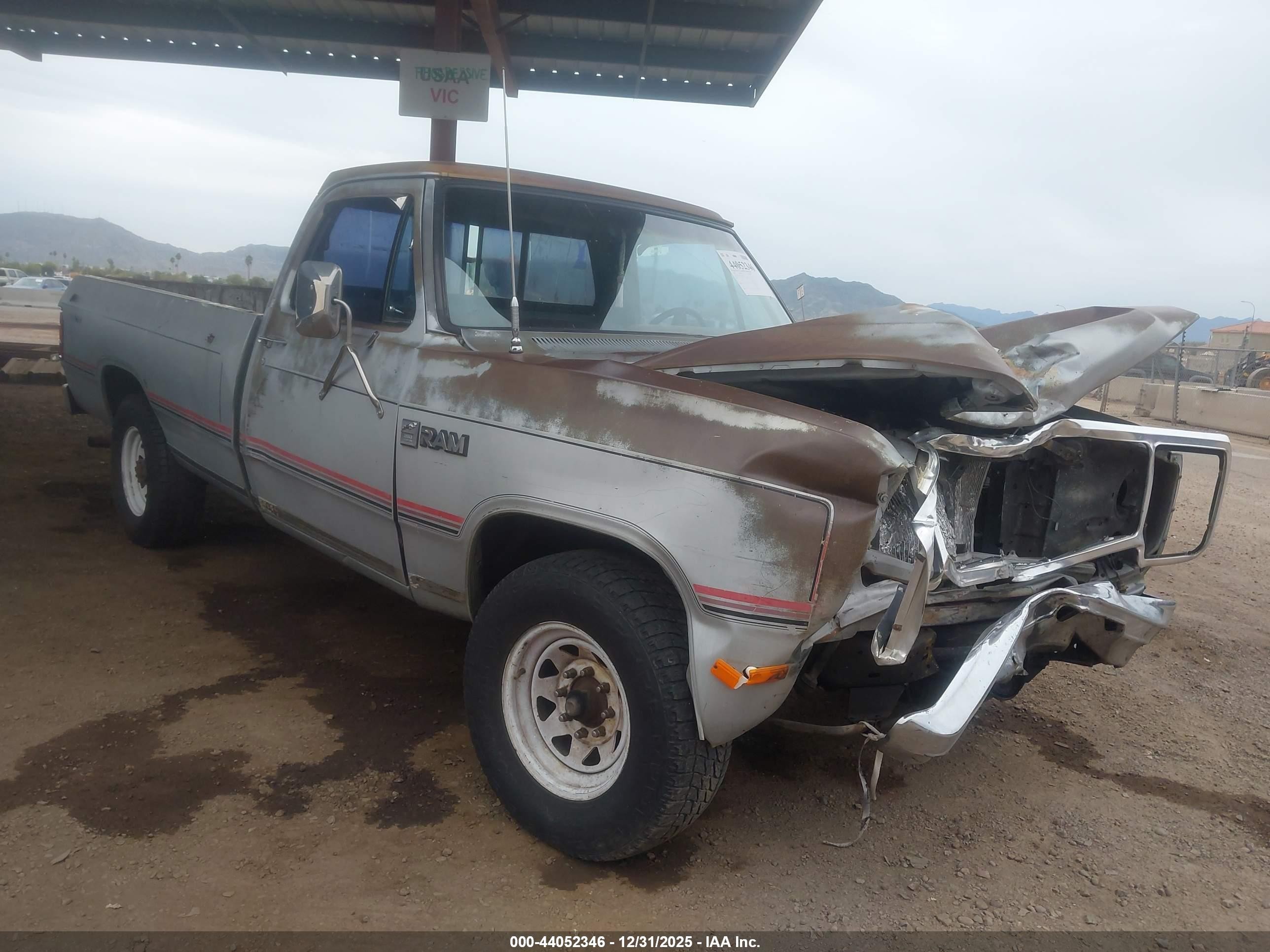 1984 Dodge D-series D200/d250 Silver vin: 1B7HD24T3ES336194