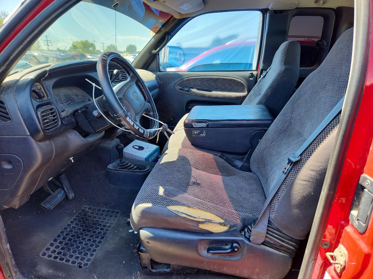 2001 Dodge Ram 1500 Red vin: 1B7HF13Z71J580893