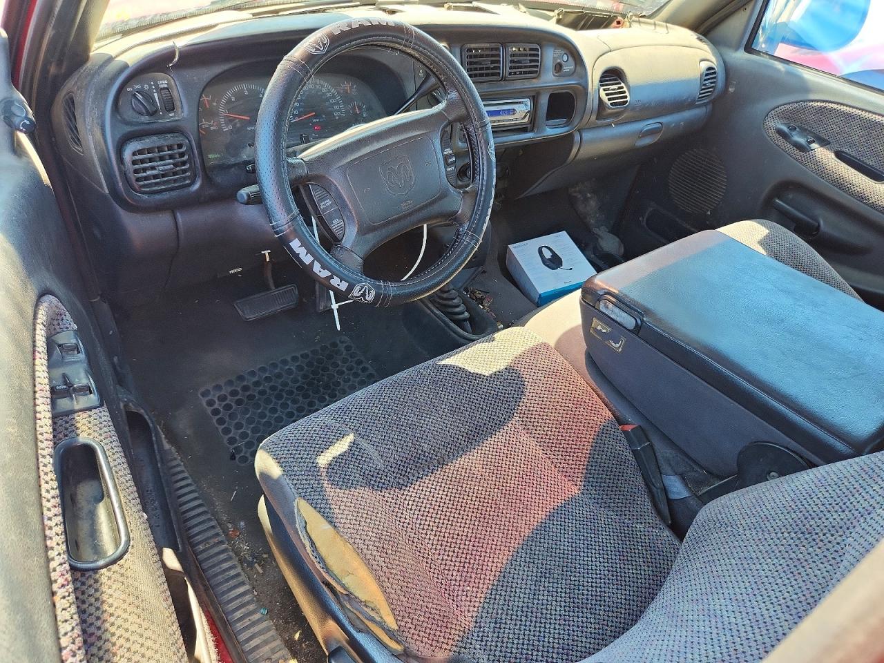 2001 Dodge Ram 1500 Red vin: 1B7HF13Z71J580893