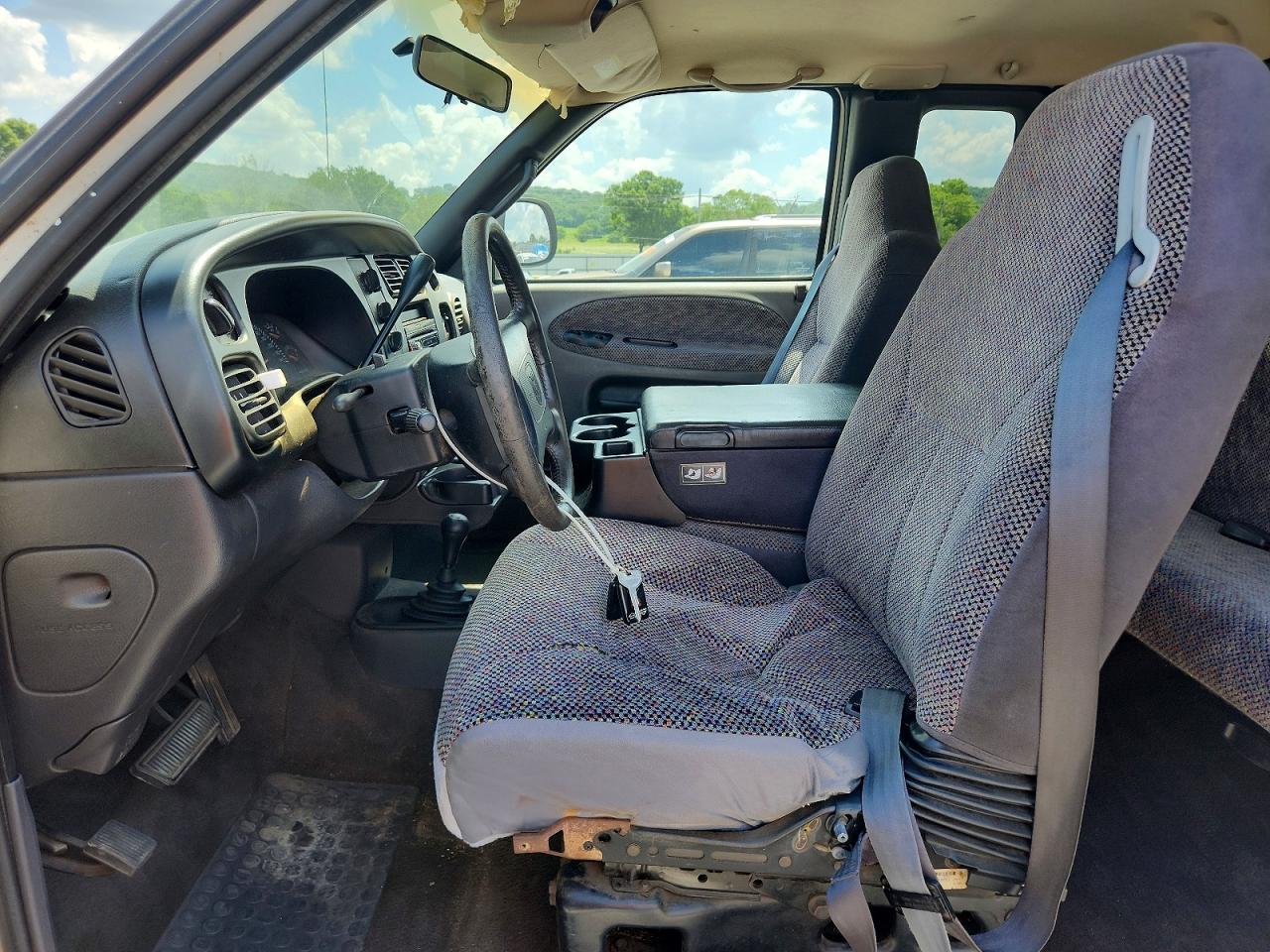 1998 Dodge Ram 1500 White vin: 1B7HF13Z7WJ104294