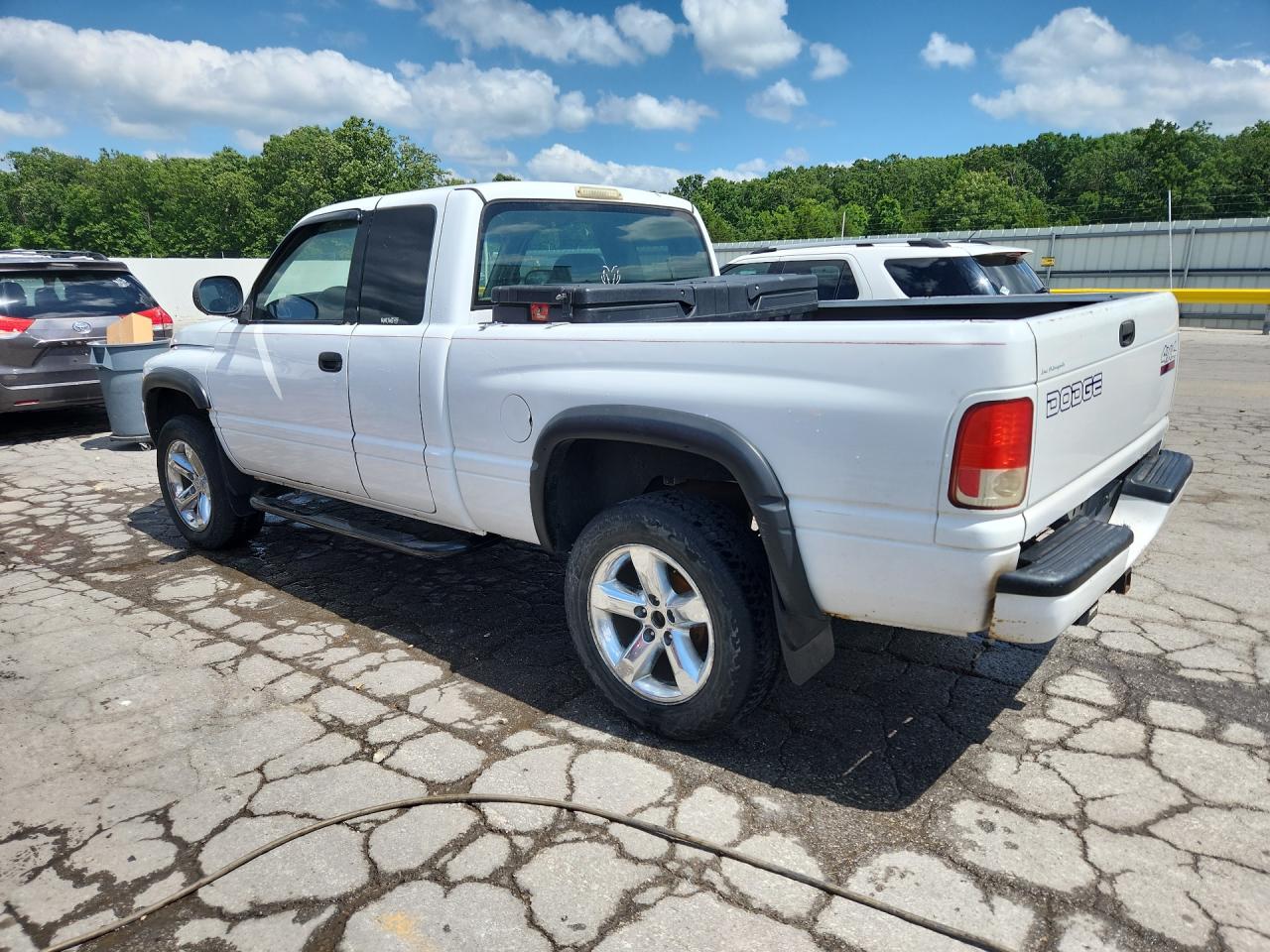 2000 Dodge Ram 1500 White vin: 1B7HF13Z9YJ190341