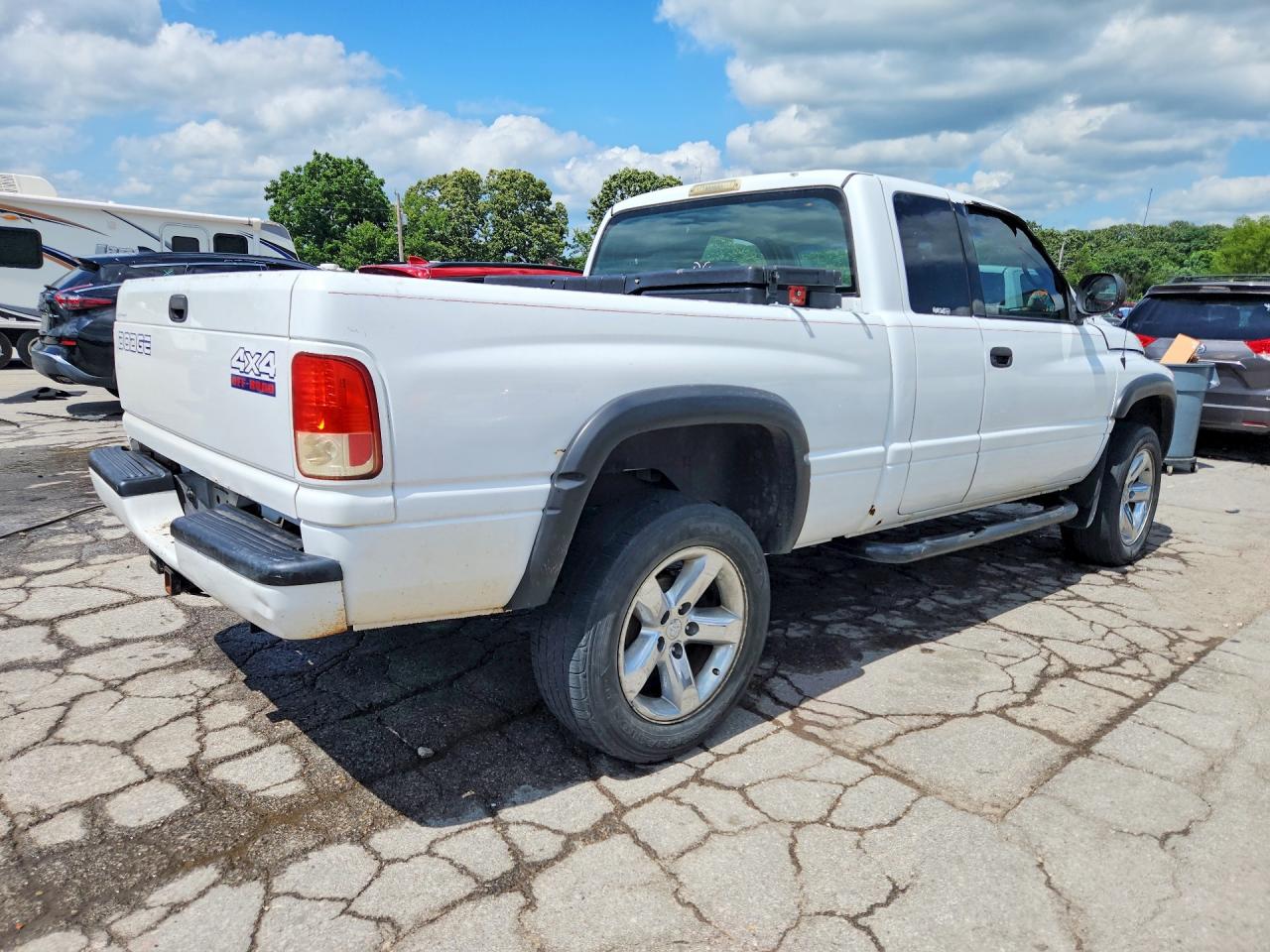 2000 Dodge Ram 1500 White vin: 1B7HF13Z9YJ190341