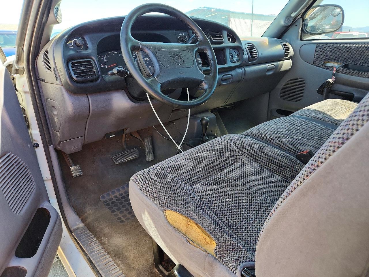 1998 Dodge Ram 1500 White vin: 1B7HF16Z7WS509495