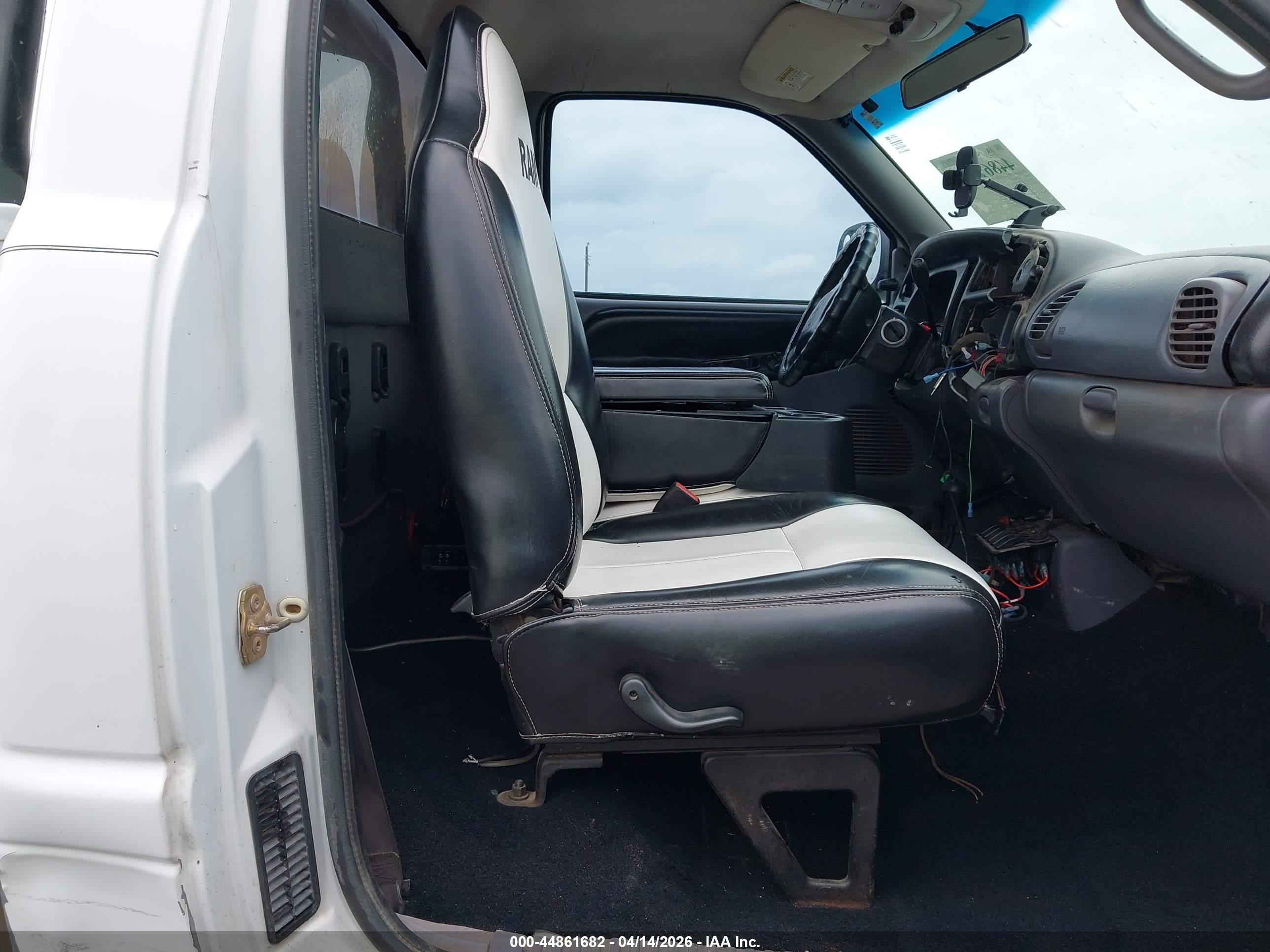 1999 Dodge Ram 1500 St White vin: 1B7HF16Z9XS320574