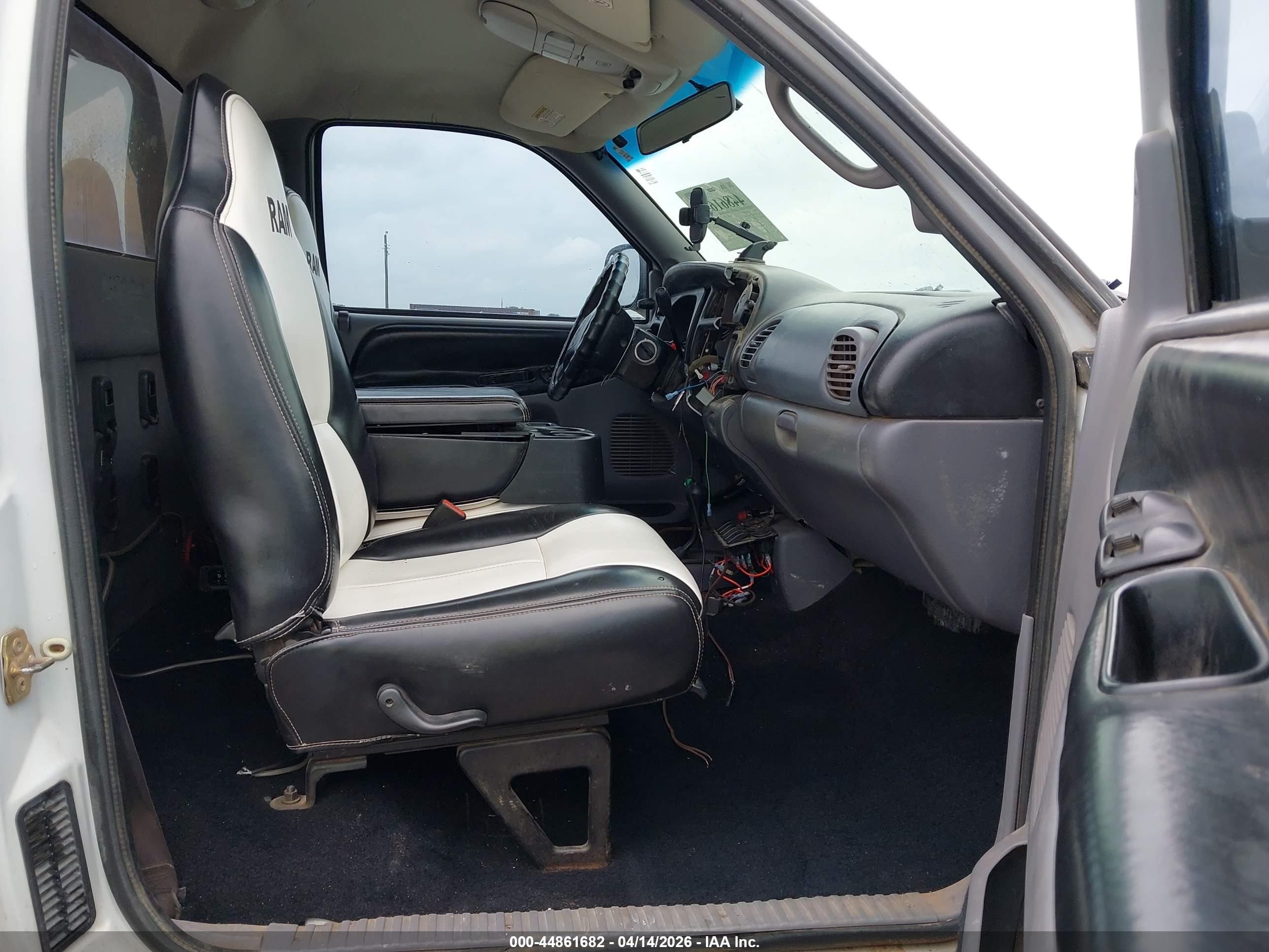 1999 Dodge Ram 1500 St White vin: 1B7HF16Z9XS320574