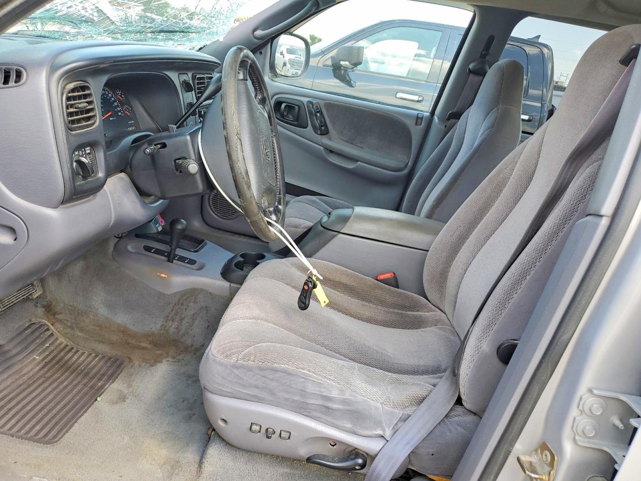 2000 Dodge Dakota 2wd Silver vin: 1B7HG2AZXYS726441