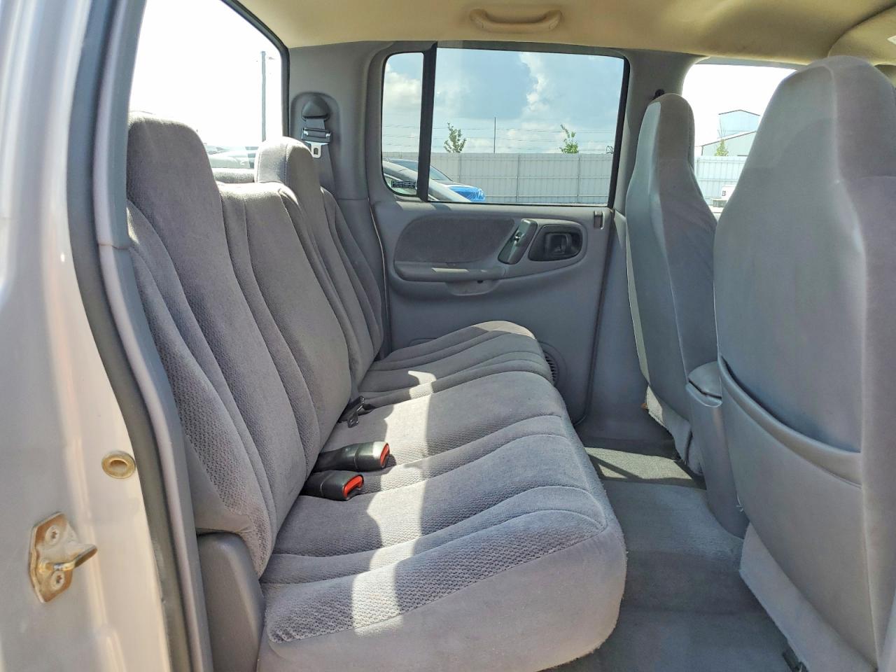 2000 Dodge Dakota 2wd Silver vin: 1B7HG2AZXYS726441