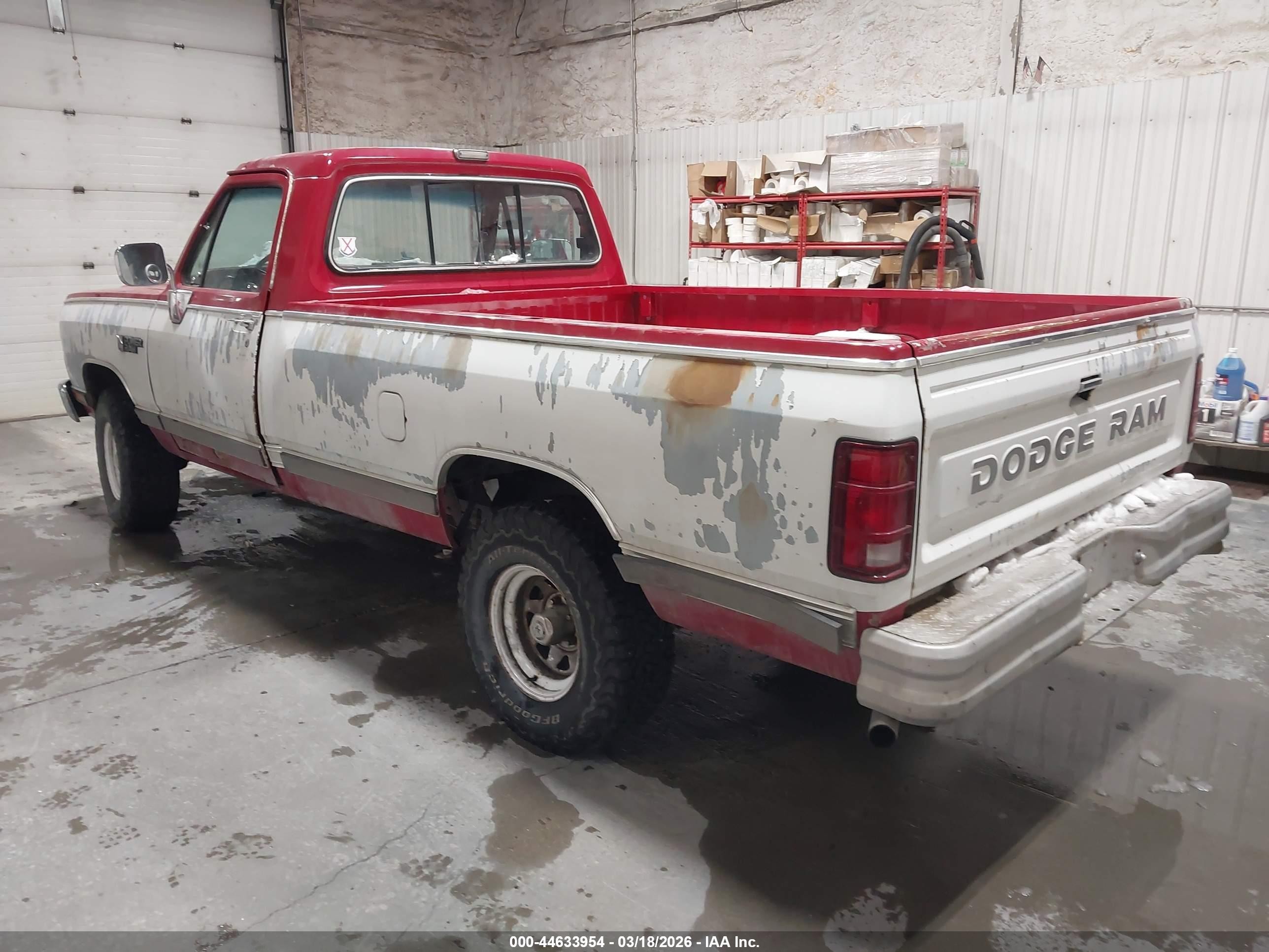 1989 Dodge W-series W100 Red vin: 1B7HM06Y1KS196963