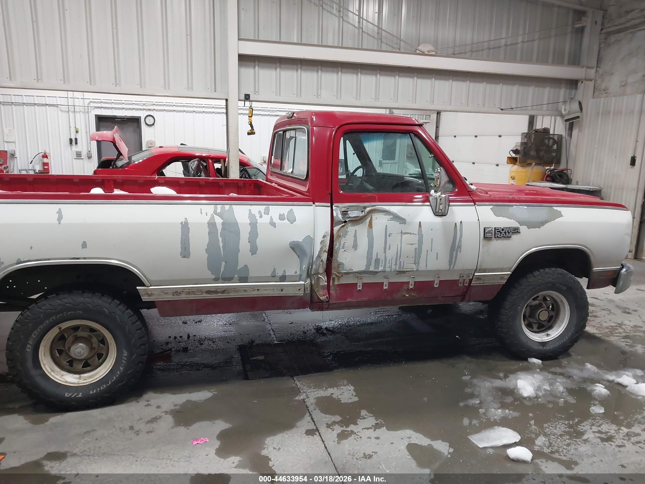1989 Dodge W-series W100 Red vin: 1B7HM06Y1KS196963