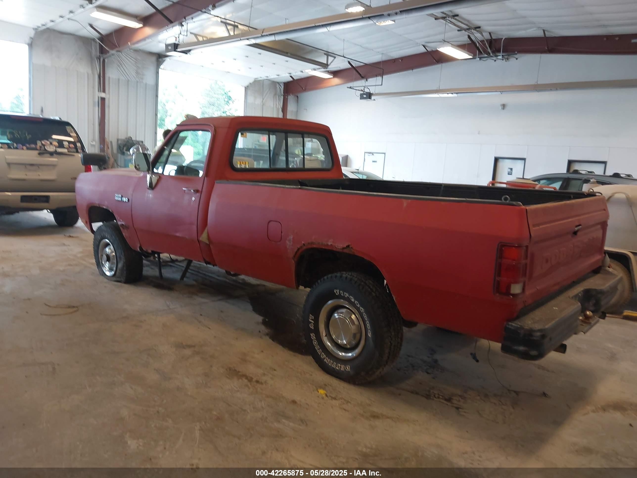 1992 Dodge W-series W150 Red vin: 1B7HM16Y9NS568155